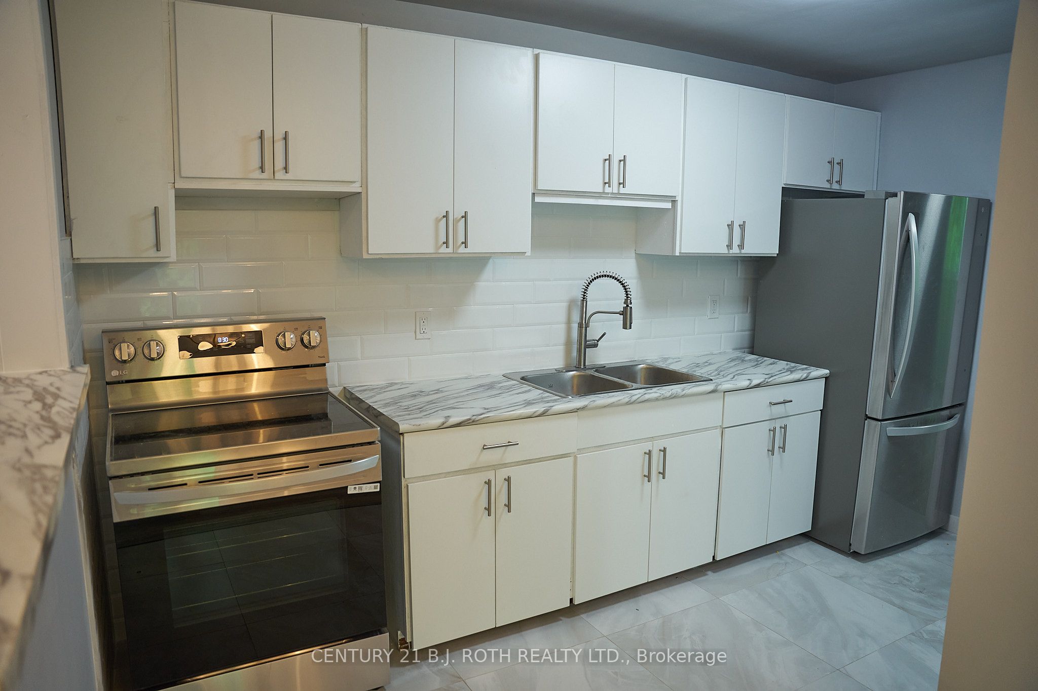 184 Borland Street E Property Photo 44