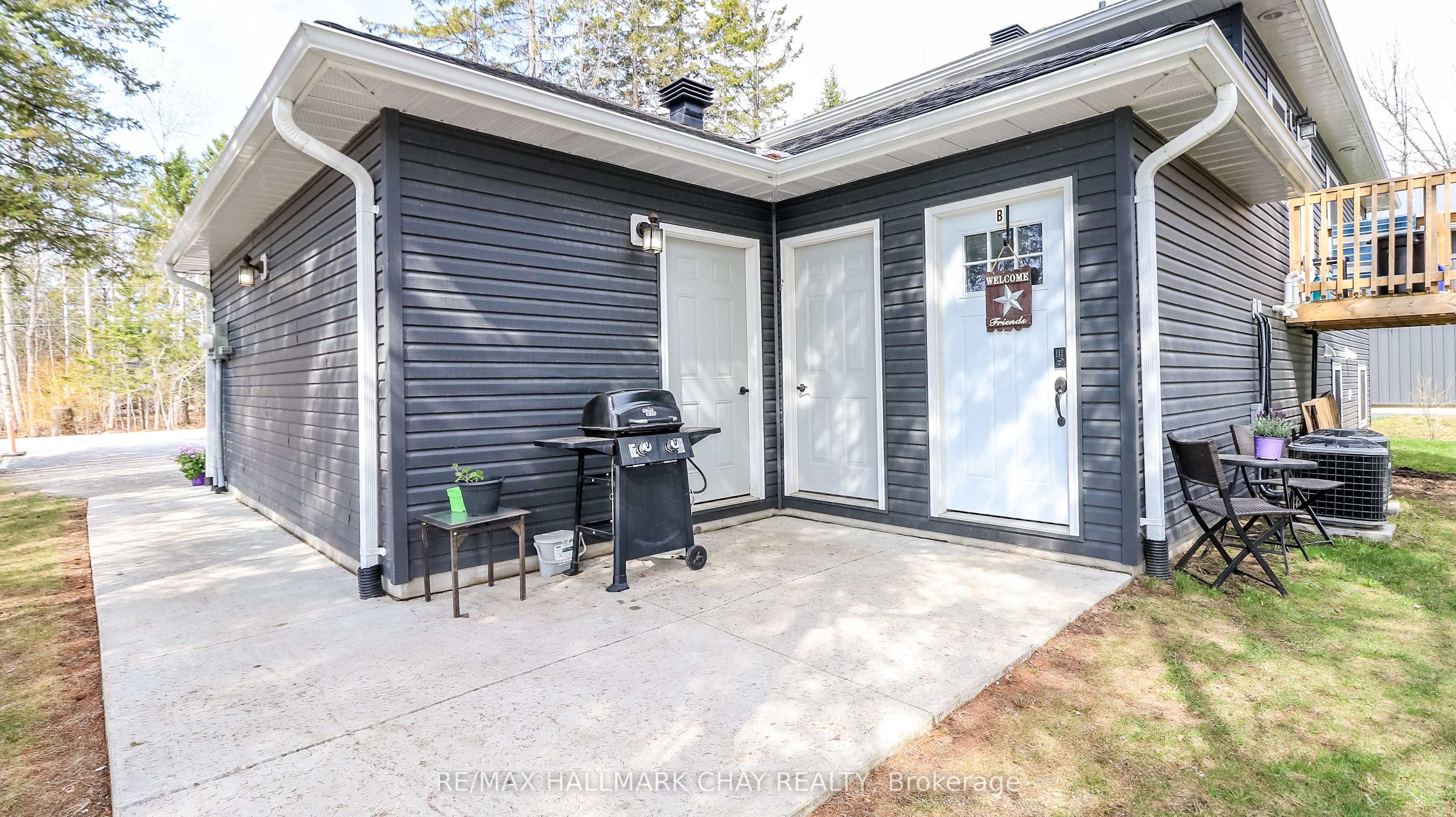2082 Centre Avenue Property Photo 5