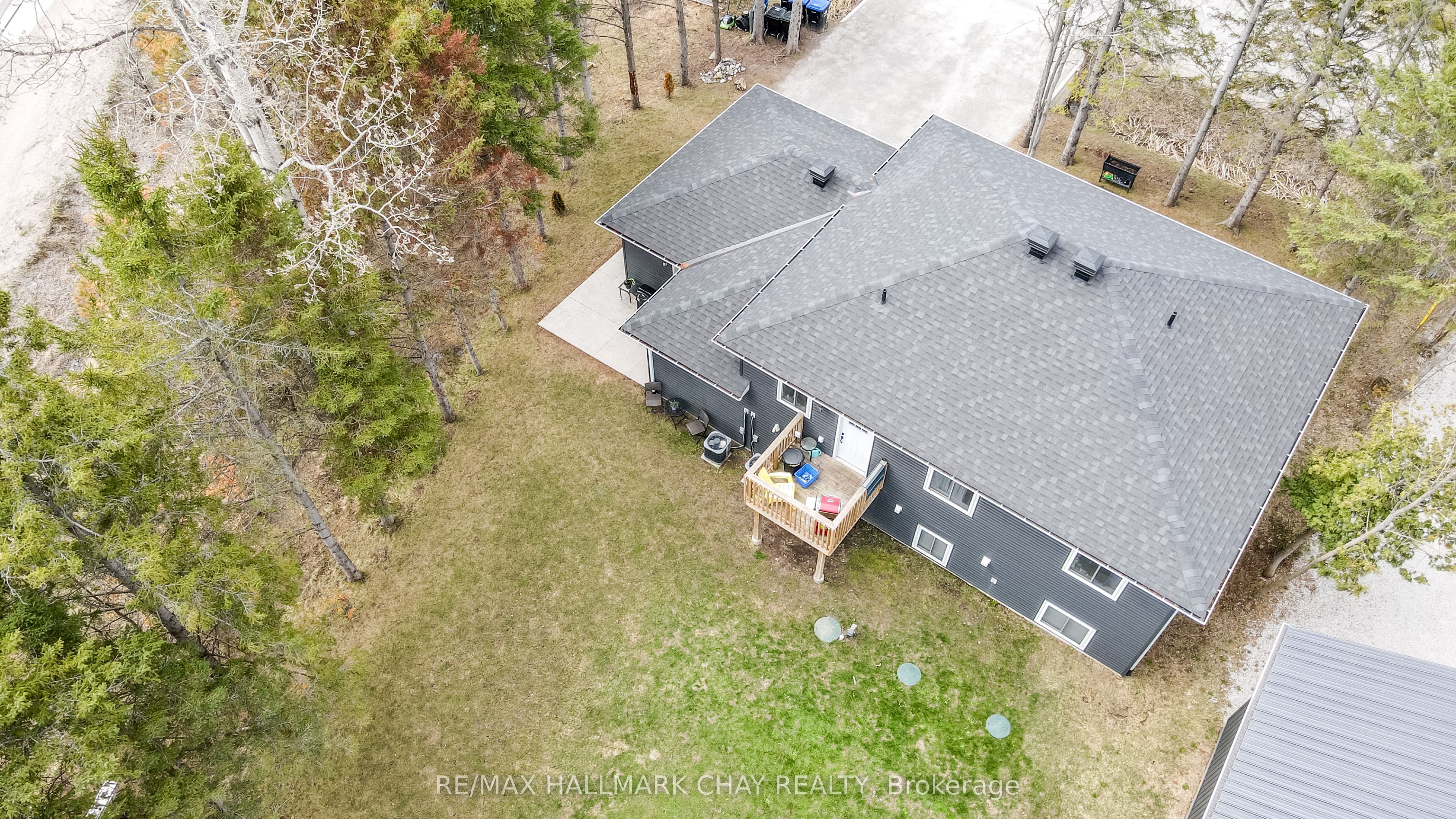 2082 Centre Avenue Property Photo 12