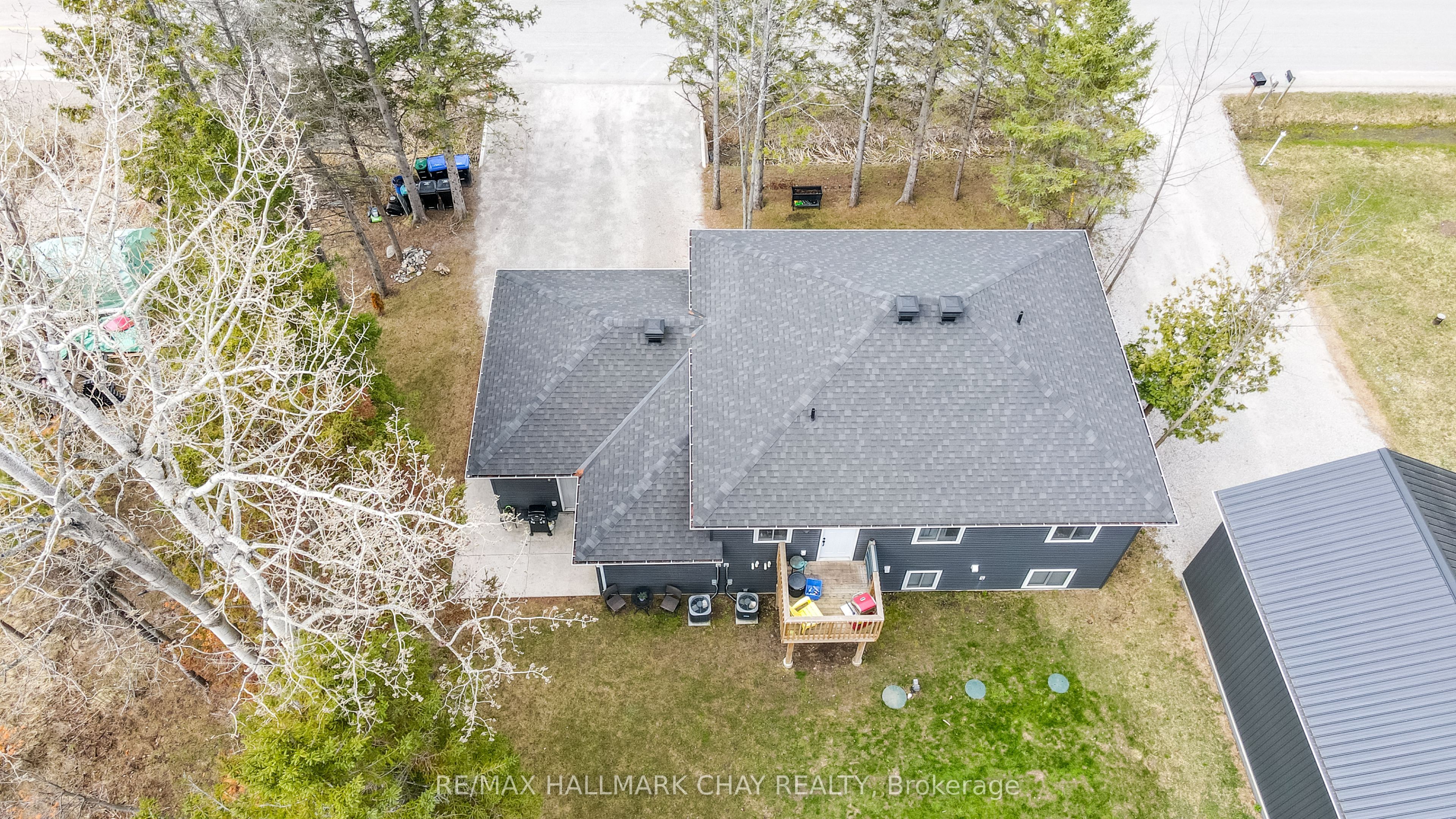 2082 Centre Avenue Property Photo 13