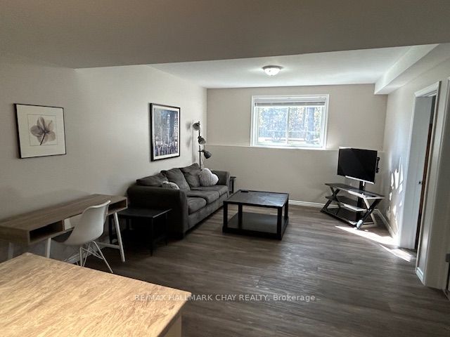 2082 Centre Avenue Property Photo 21
