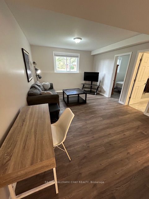 2082 Centre Avenue Property Photo 23