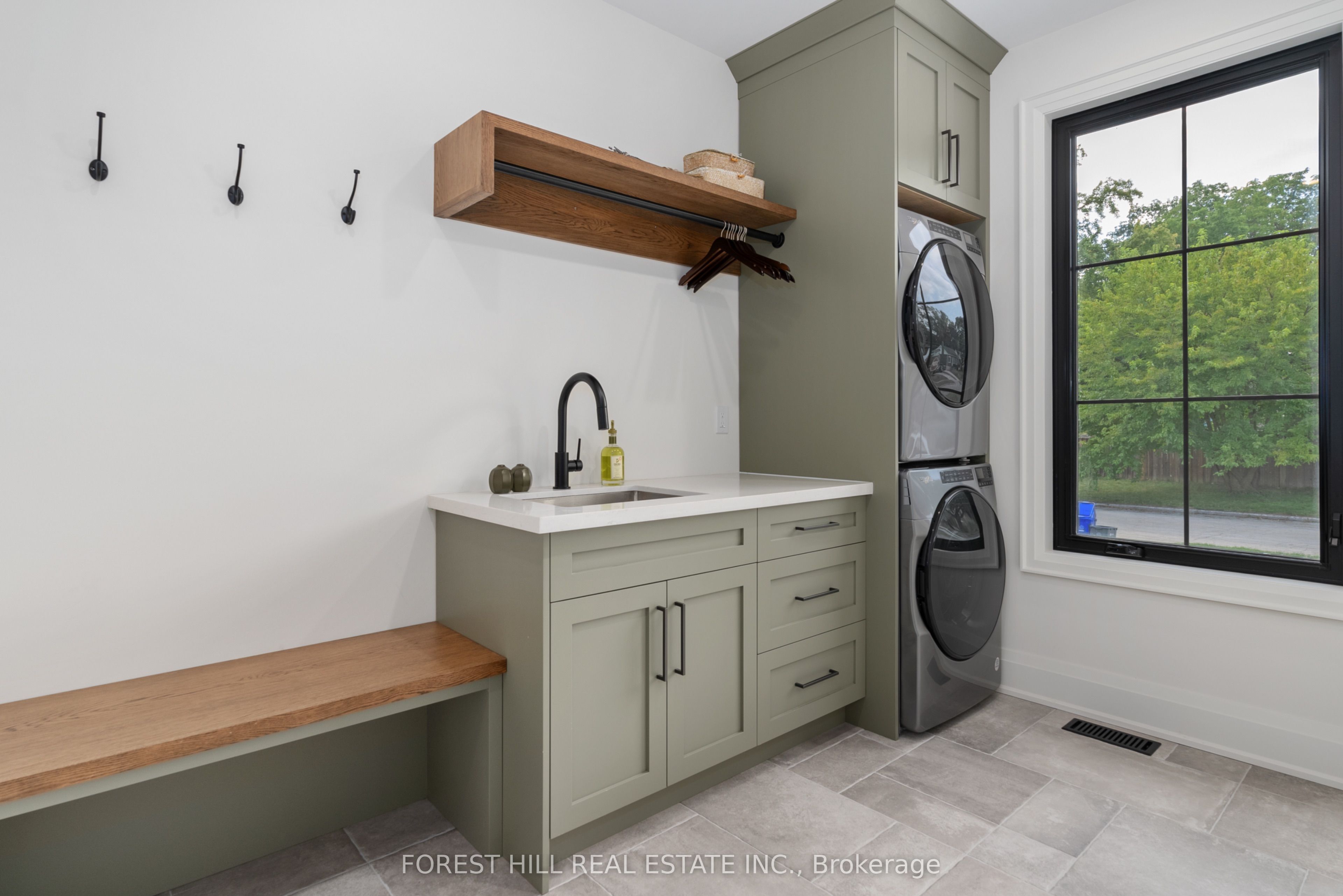 271 Codrington Street Property Photo 11