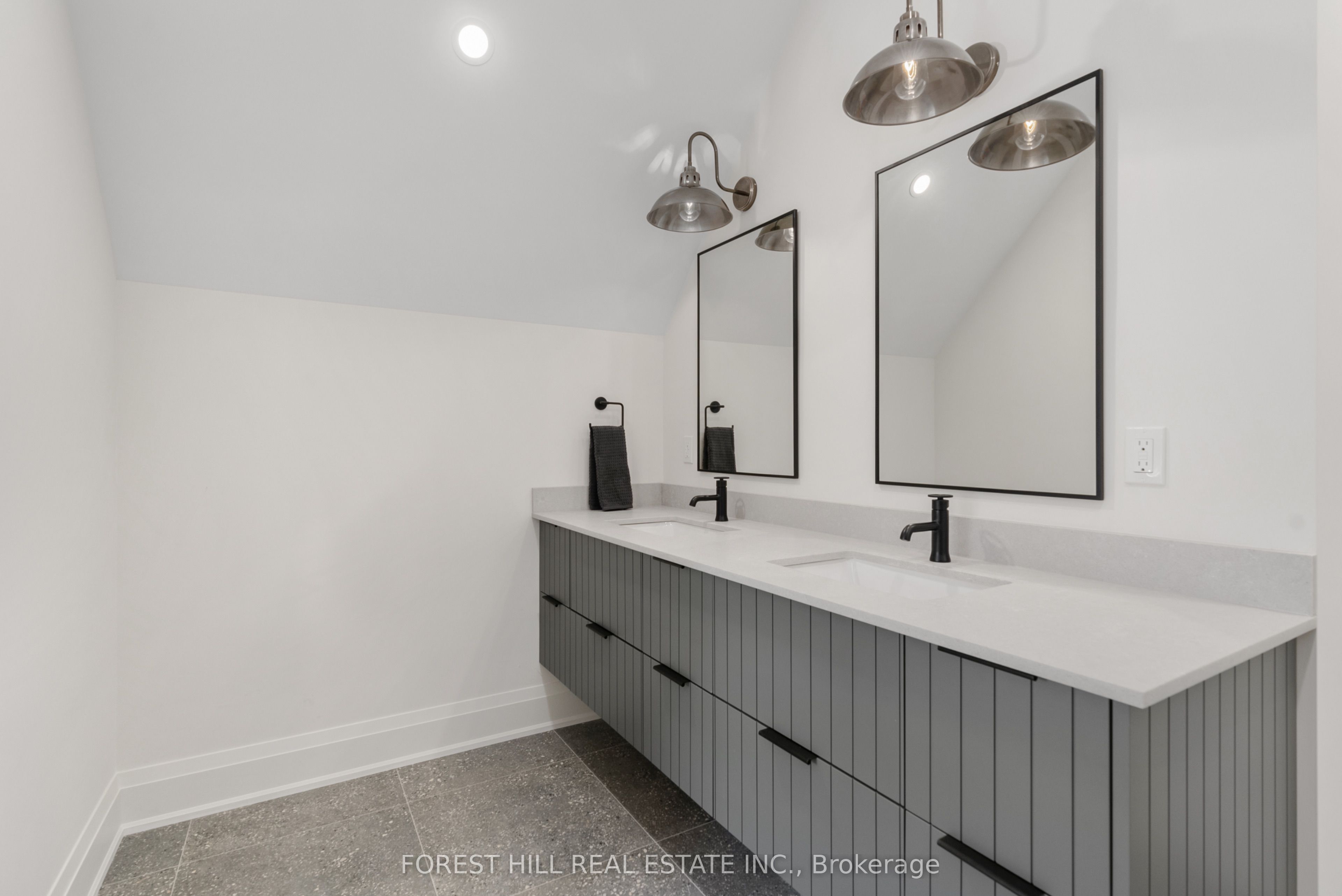 271 Codrington Street Property Photo 31