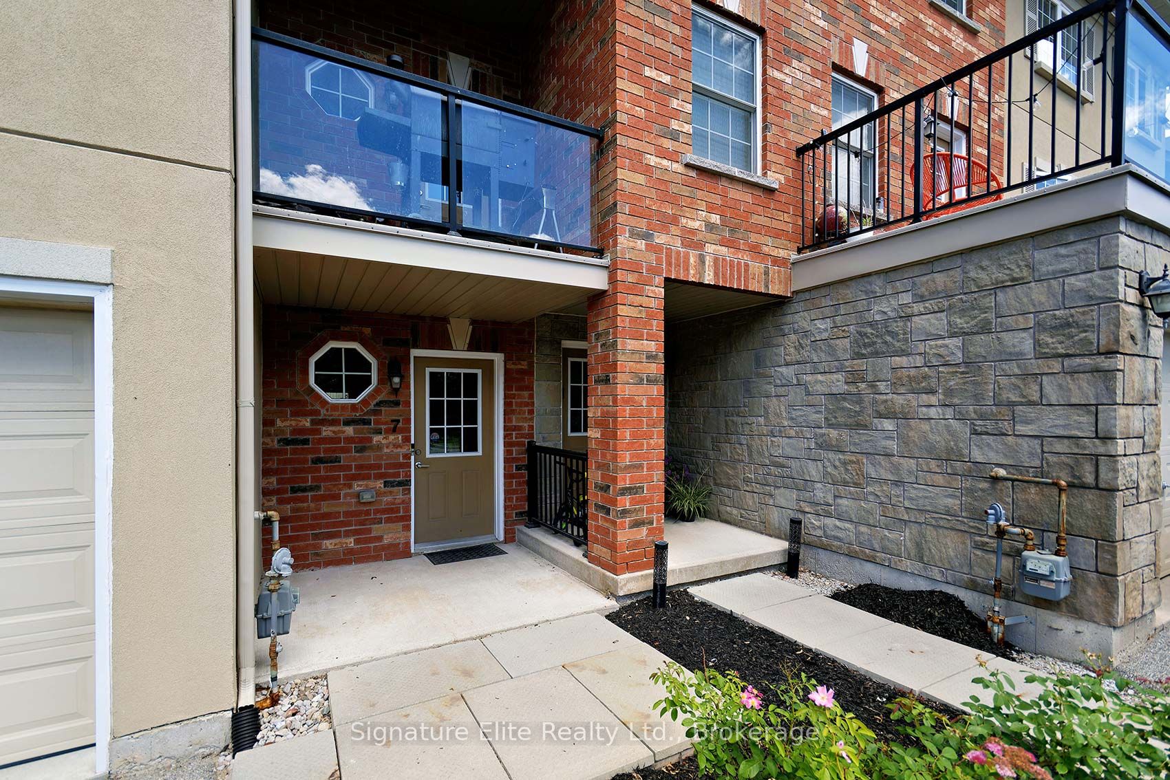 57 Ferndale Drive S 7 Property Photo 4