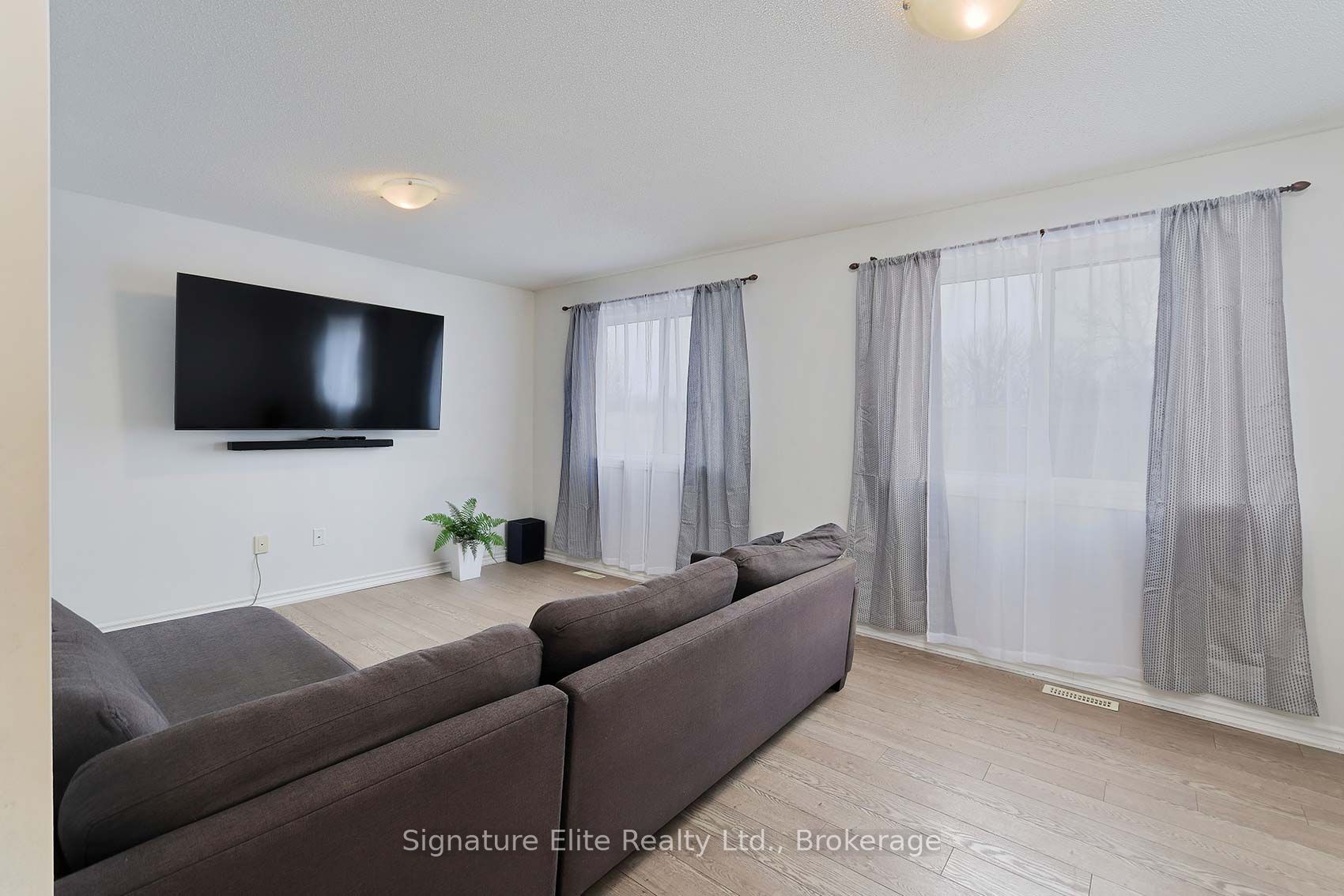57 Ferndale Drive S 7 Property Photo 7