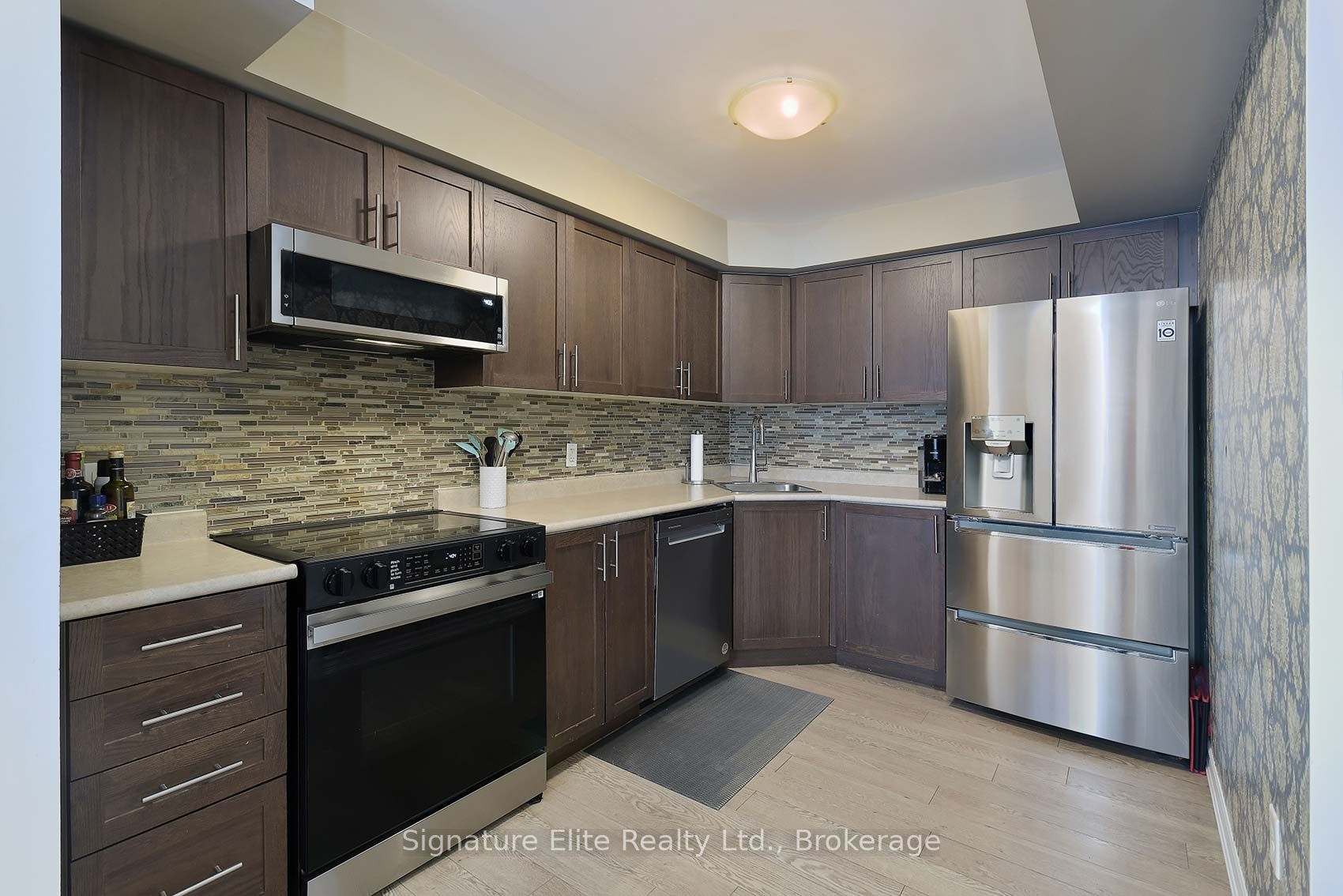 57 Ferndale Drive S 7 Property Photo 11