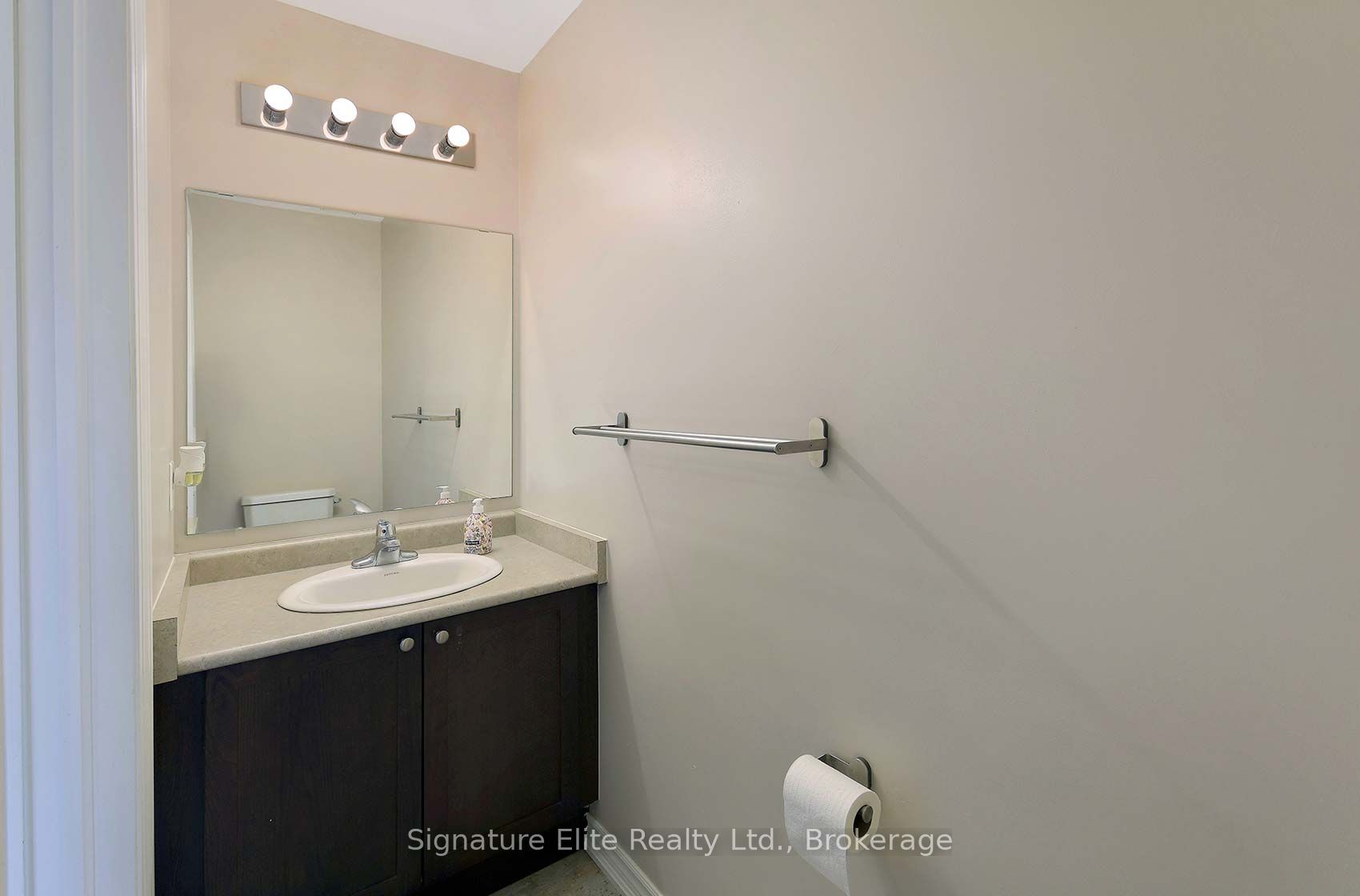 57 Ferndale Drive S 7 Property Photo 17