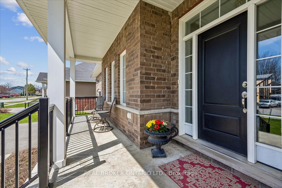 215 Centre Street Property Photo 3