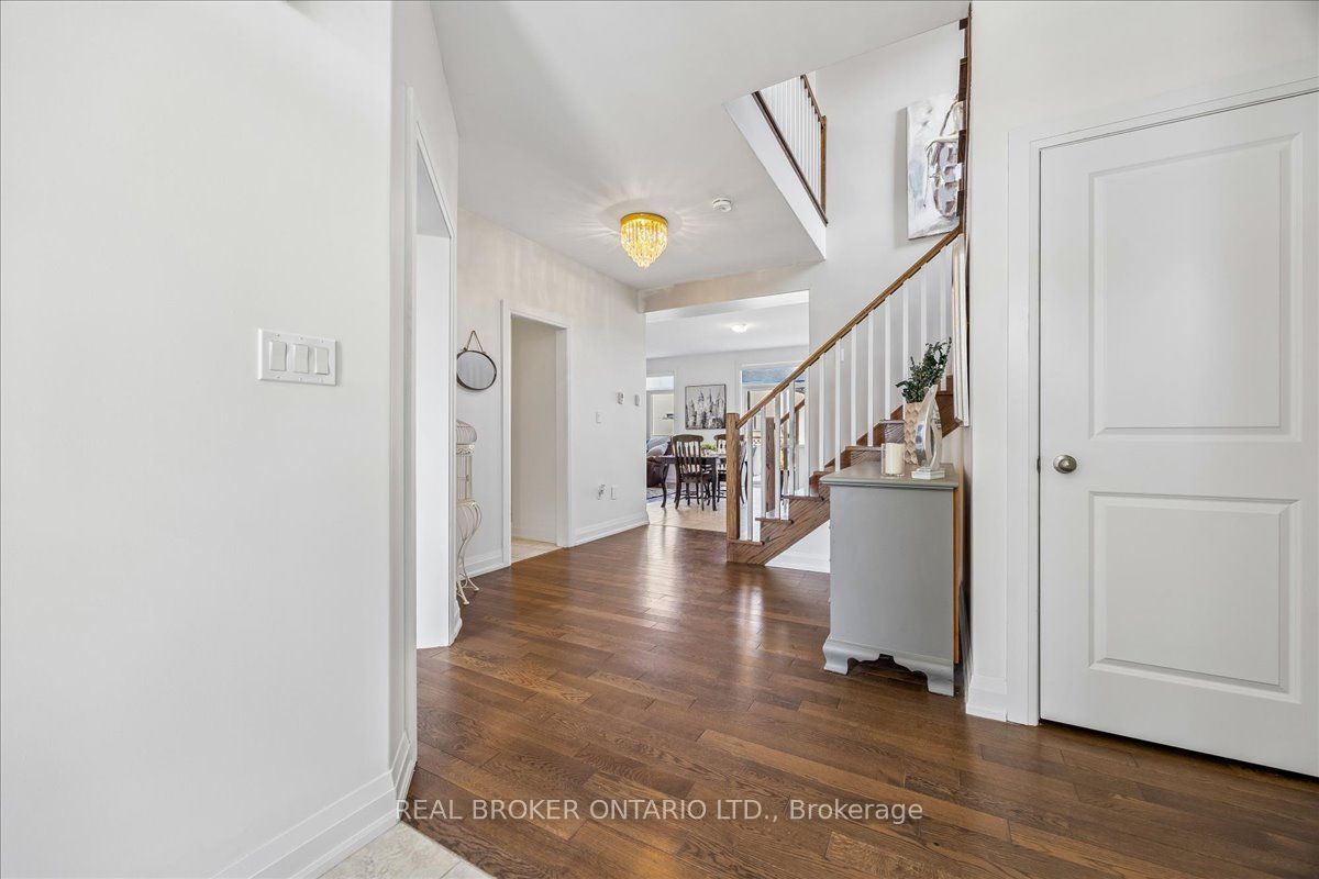 215 Centre Street Property Photo 4