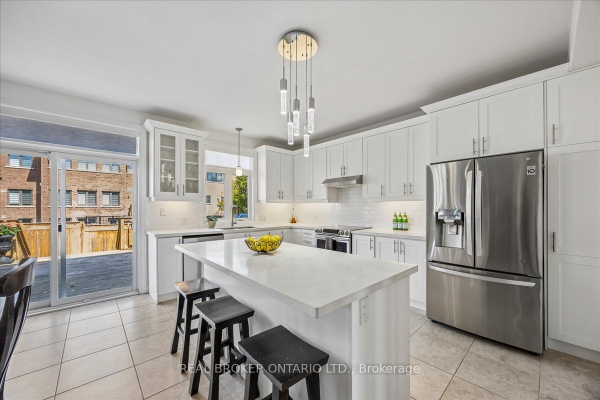 215 Centre Street Property Photo 7