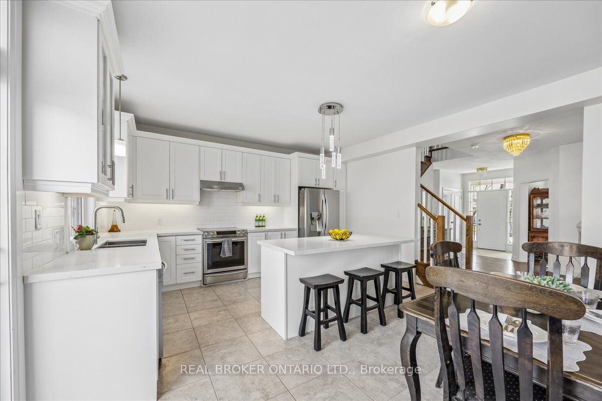 215 Centre Street Property Photo 8