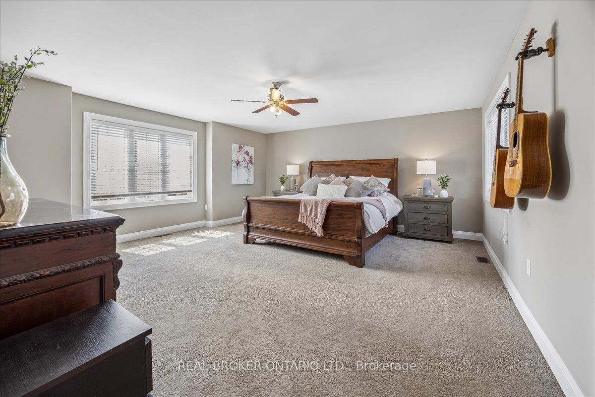 215 Centre Street Property Photo 14