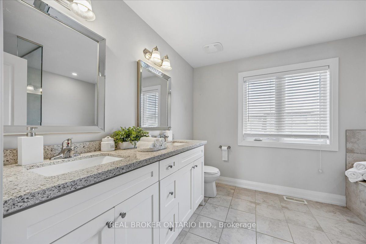 215 Centre Street Property Photo 15