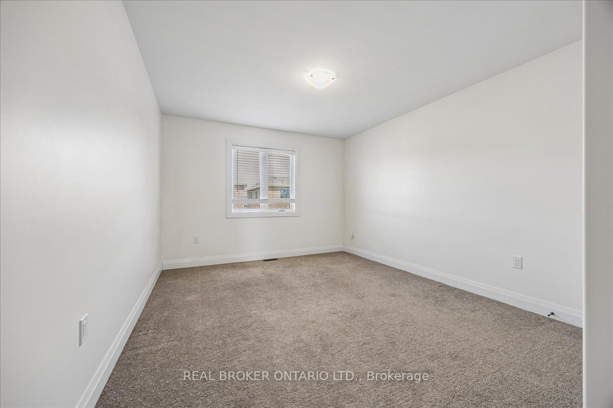 215 Centre Street Property Photo 18