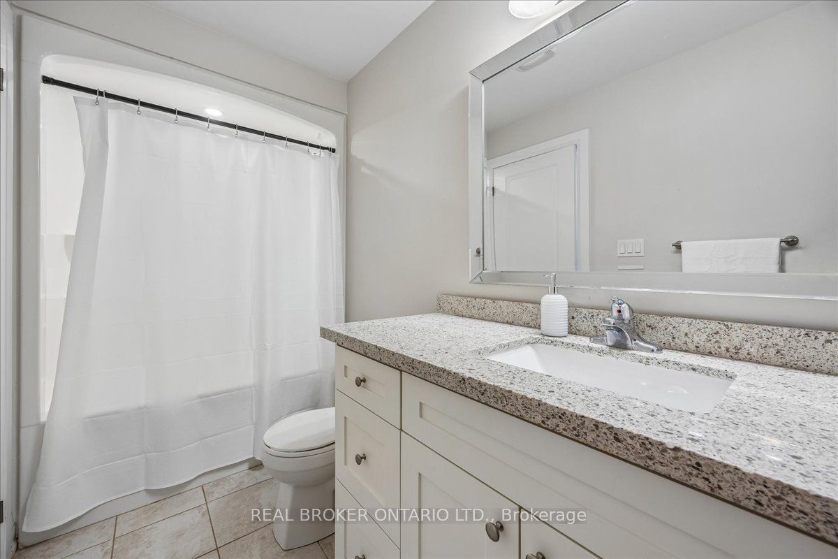 215 Centre Street Property Photo 20