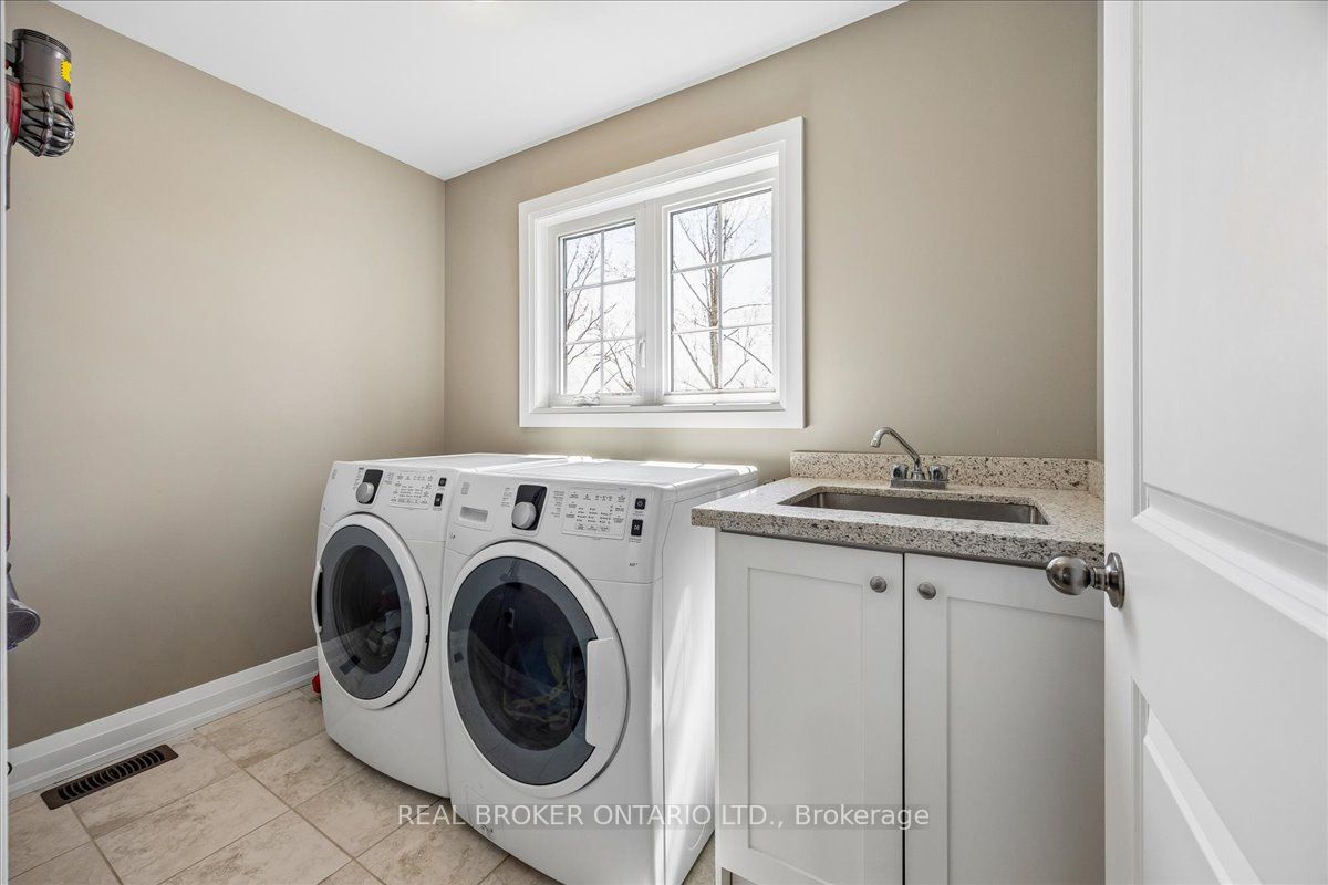 215 Centre Street Property Photo 21