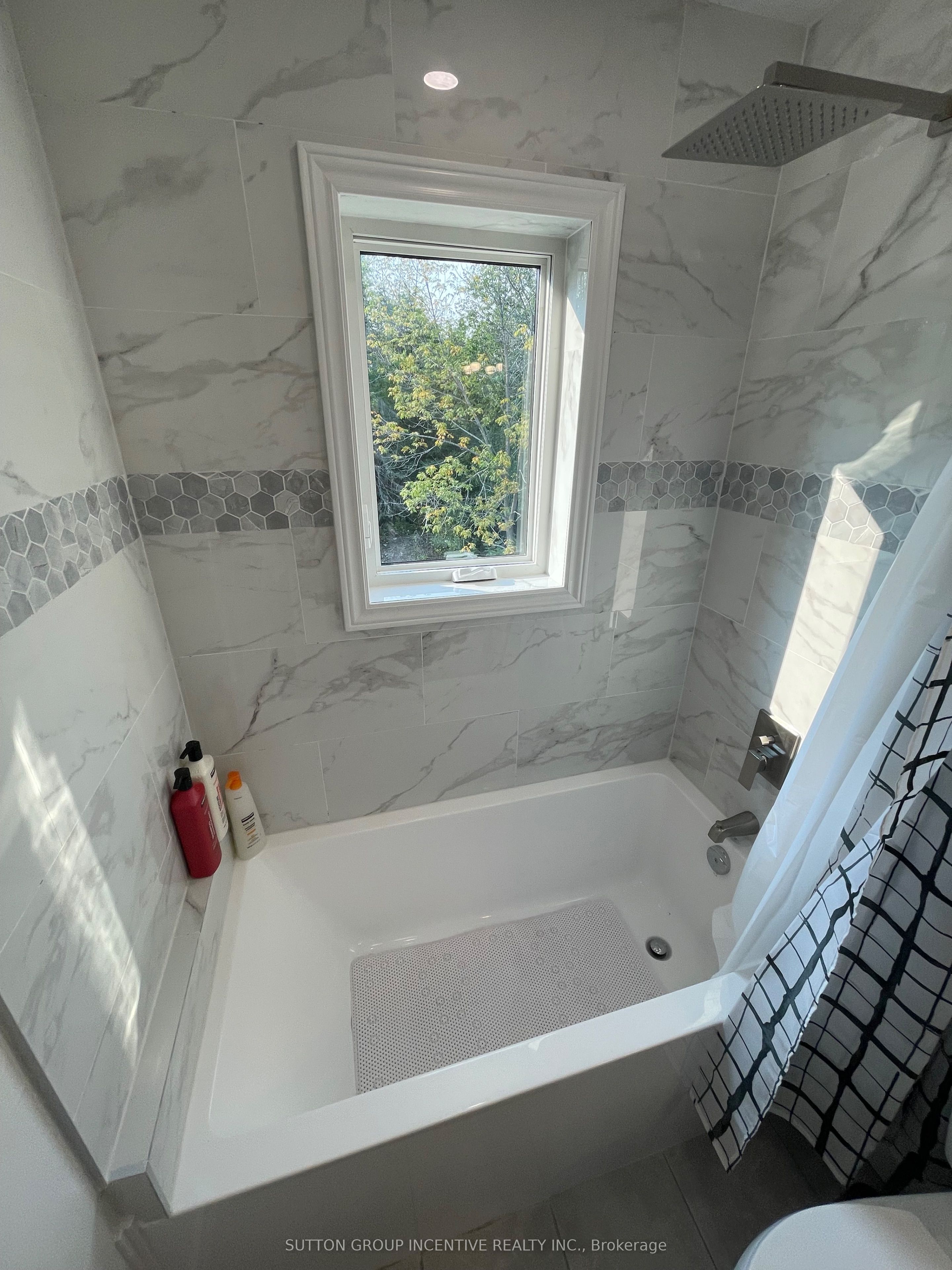 52 Marilyn Avenue S Property Photo 6