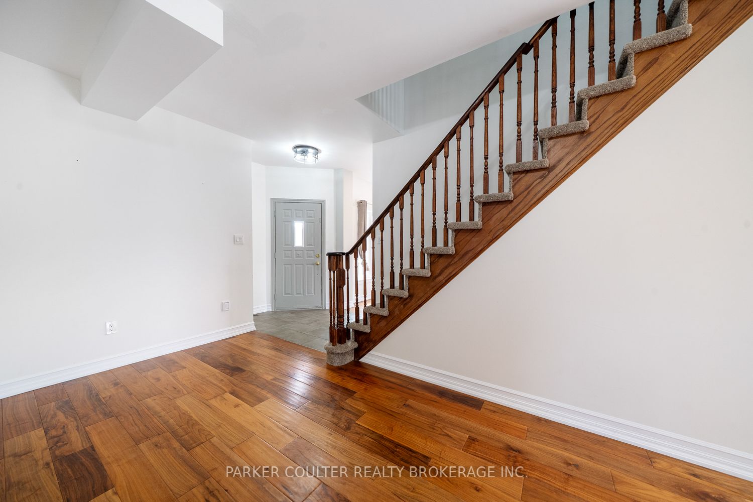 151 Raymond Crescent Property Photo 3