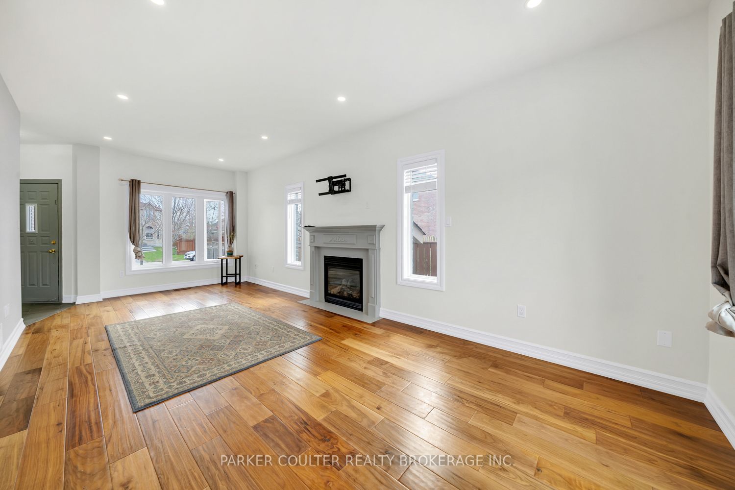151 Raymond Crescent Property Photo 7