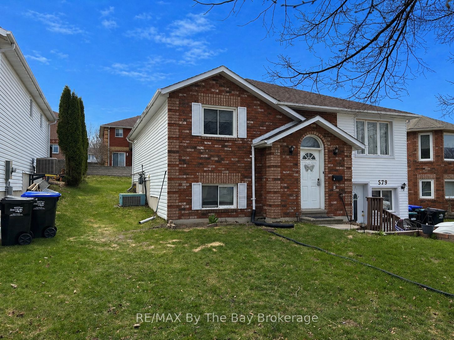 579 Wayne Crescent Property Photo 2