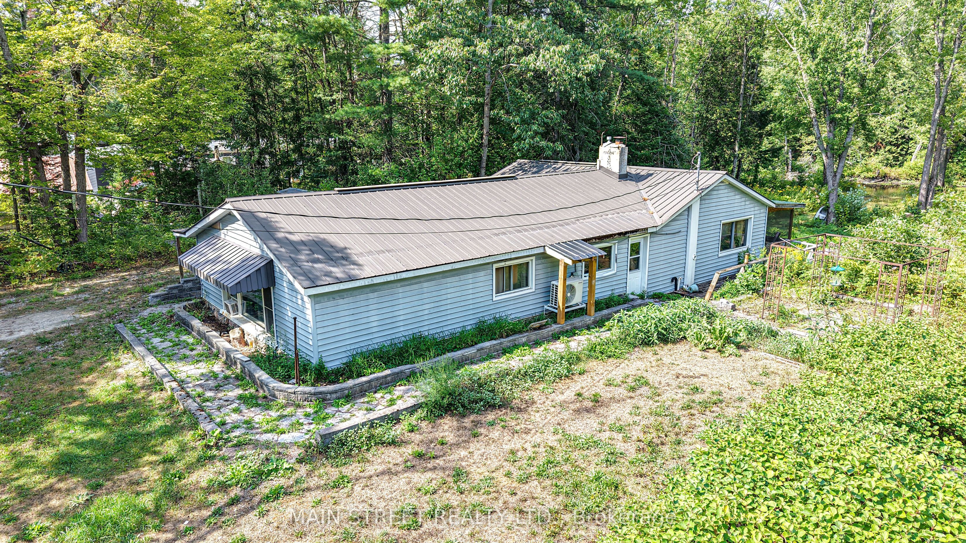 6583 Pioneer Village Line Property Photo 1
