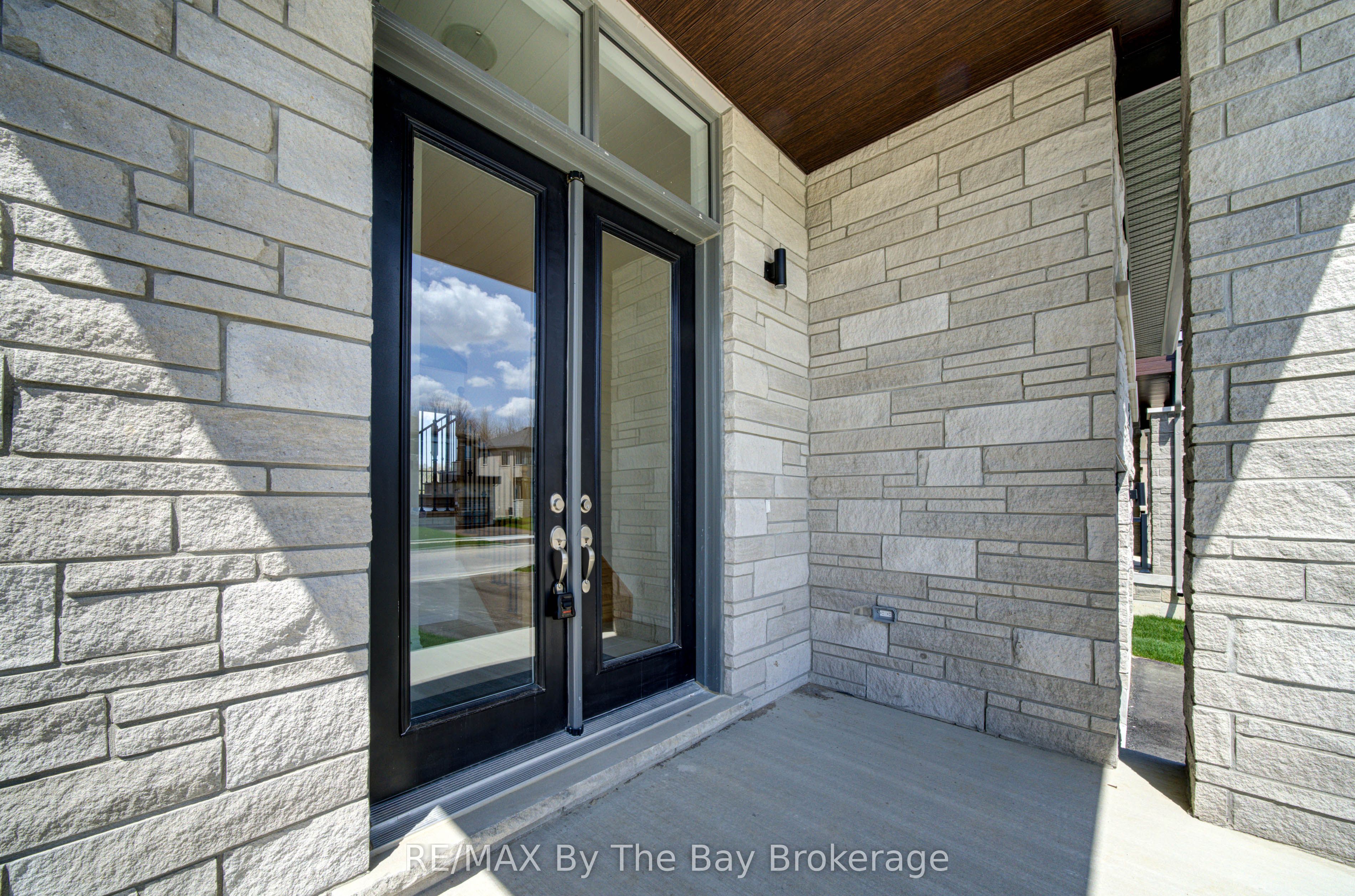 61 Rosanne Circle Property Photo 2