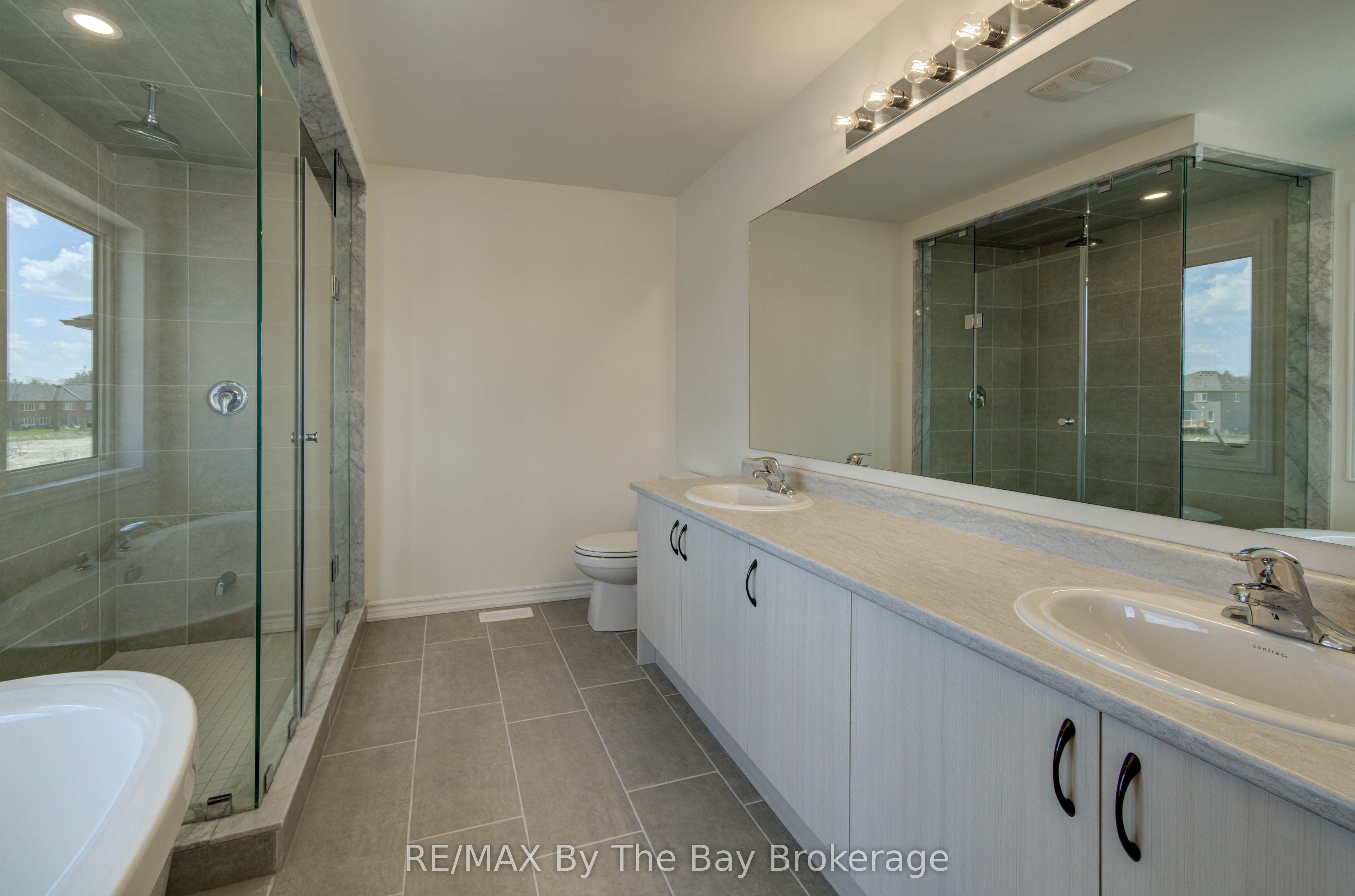 61 Rosanne Circle Property Photo 16
