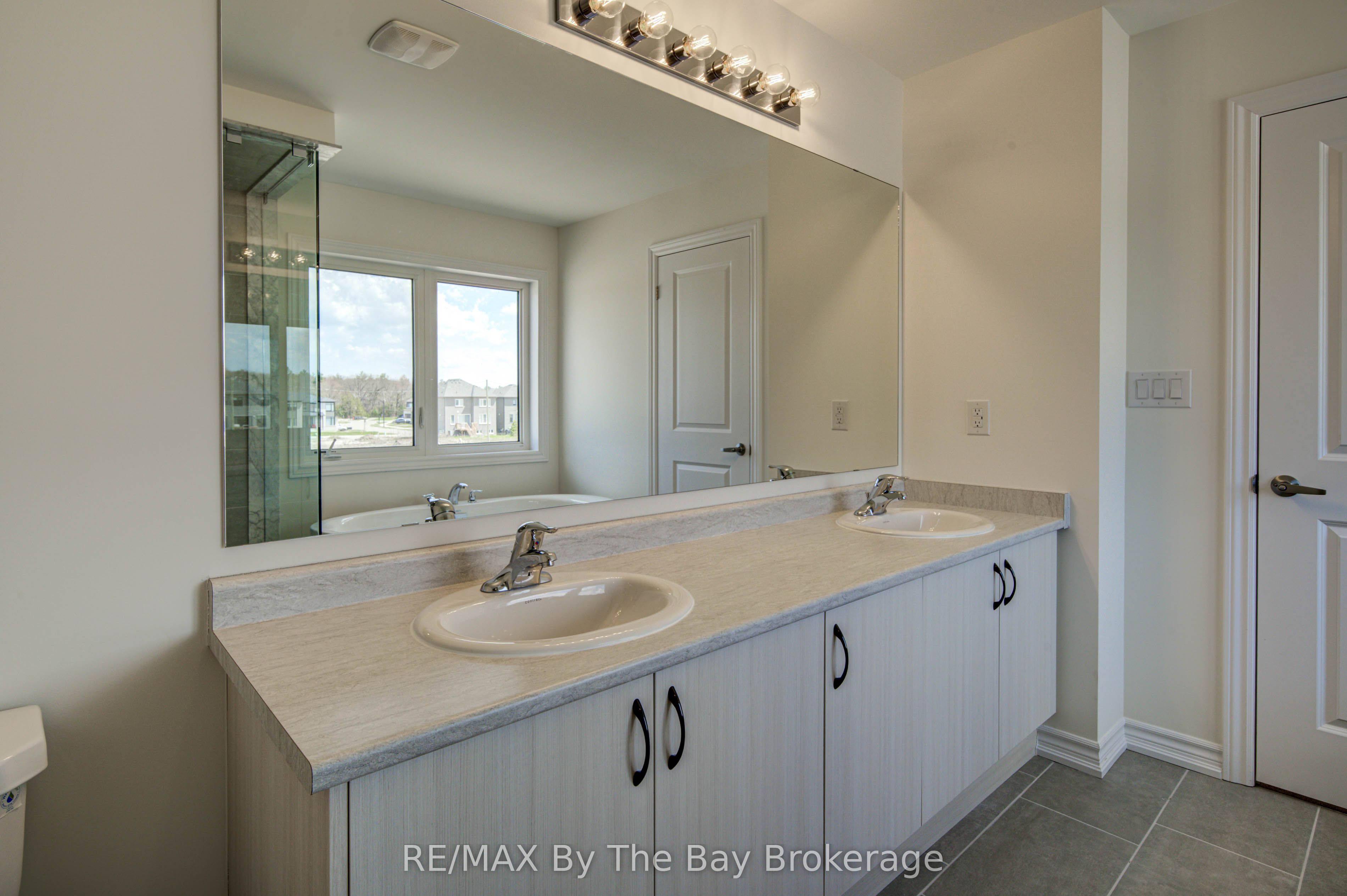 61 Rosanne Circle Property Photo 17