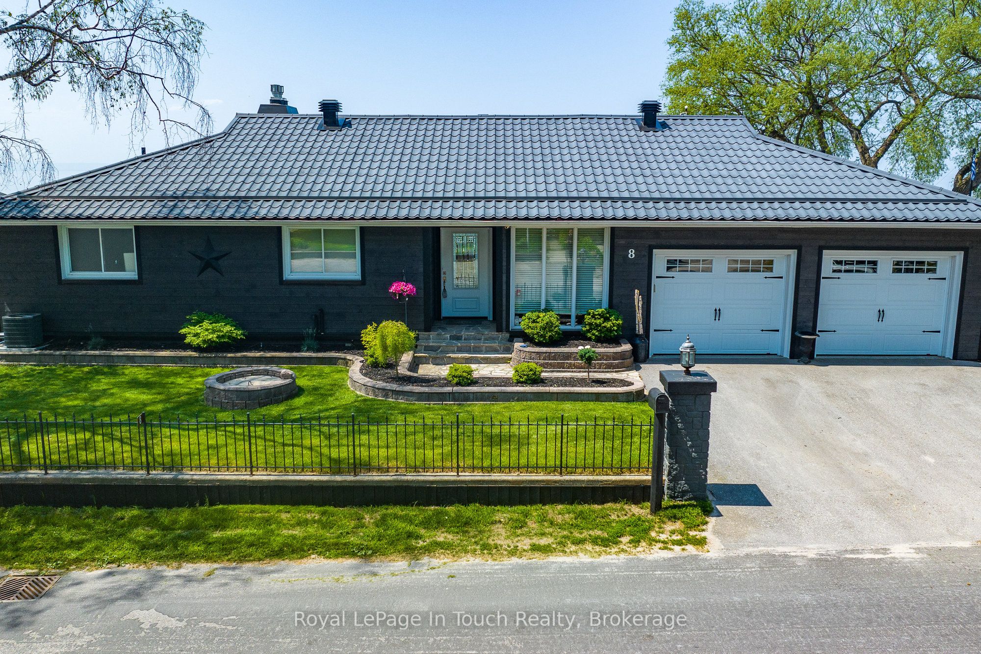 8 Tiny Beaches Road S Property Photo 2