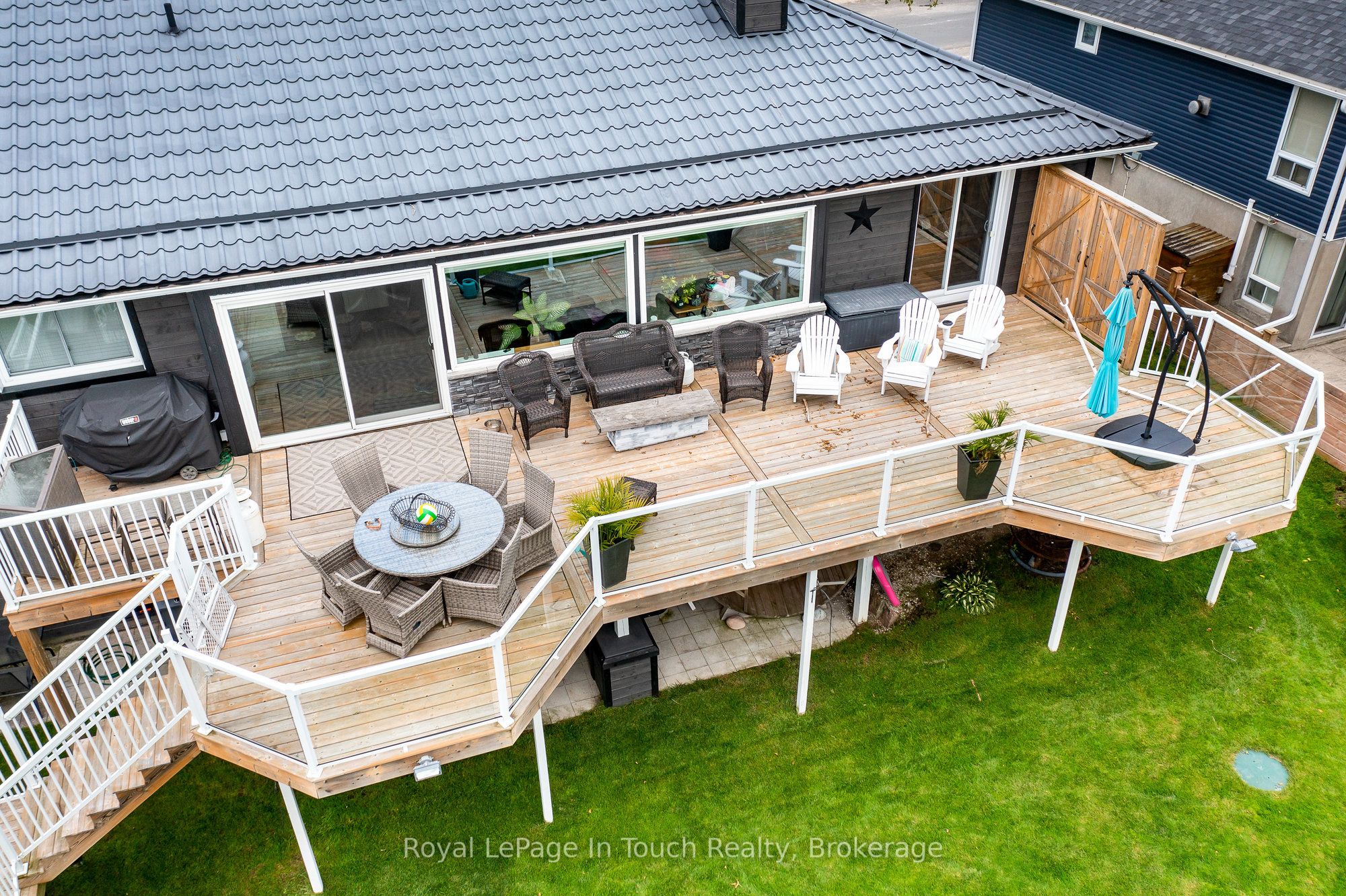8 Tiny Beaches Road S Property Photo 3