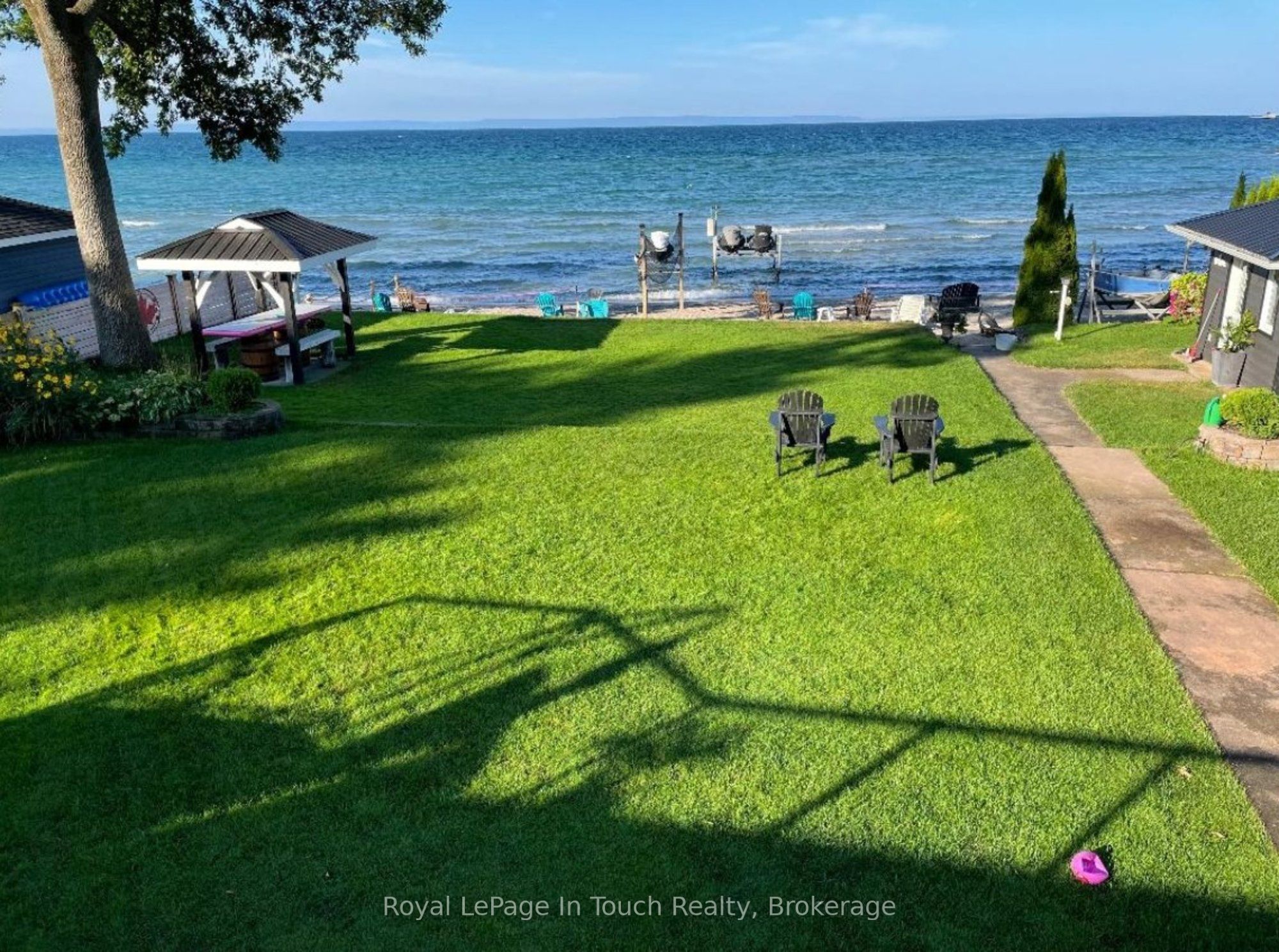 8 Tiny Beaches Road S Property Photo 6