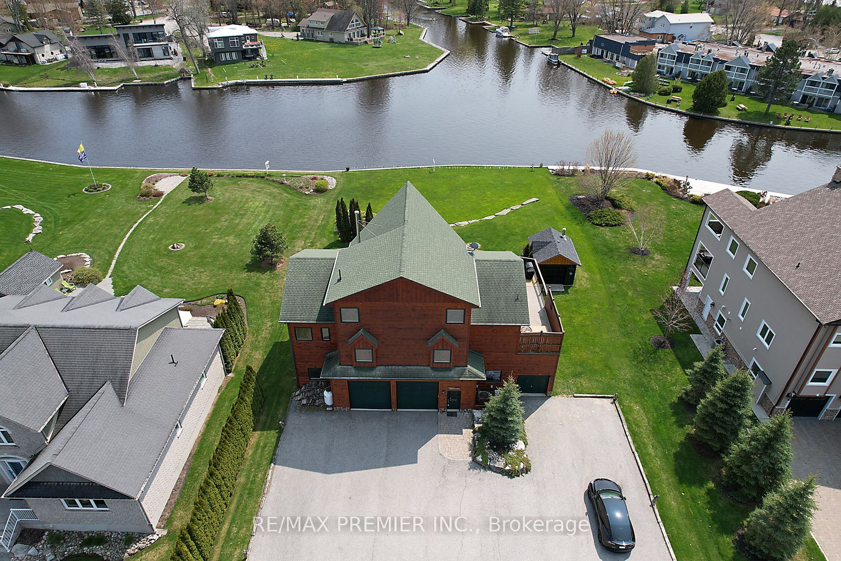 31 Paradise Boulevard Property Photo 1