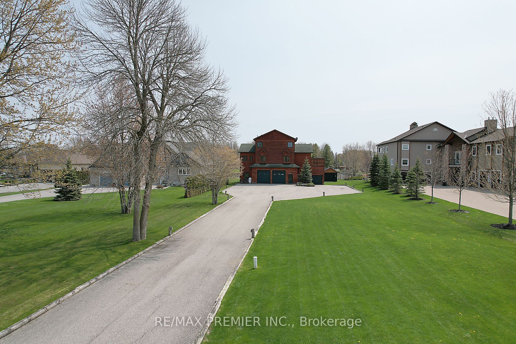 31 Paradise Boulevard Property Photo 2