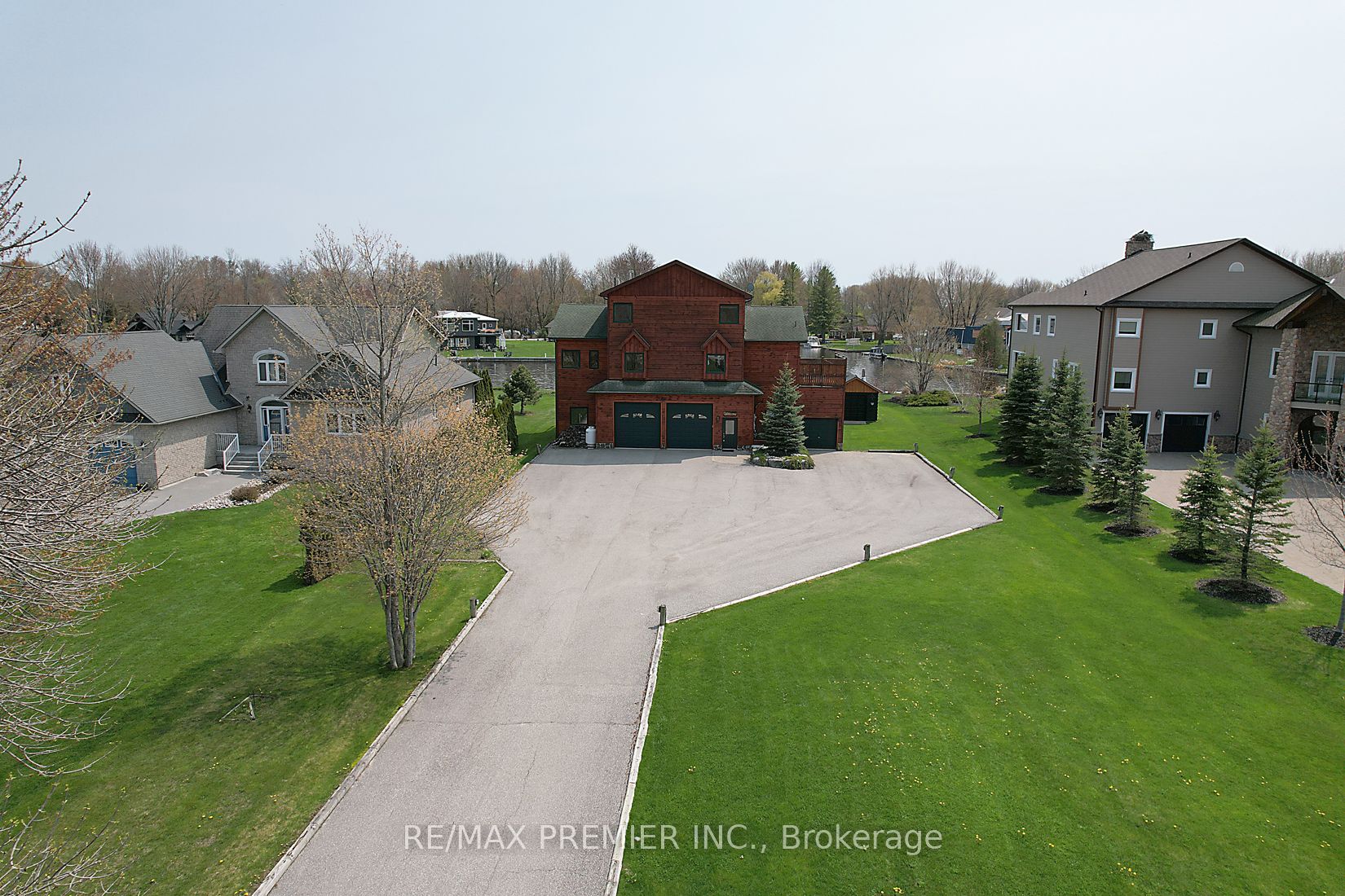 31 Paradise Boulevard Property Photo 3