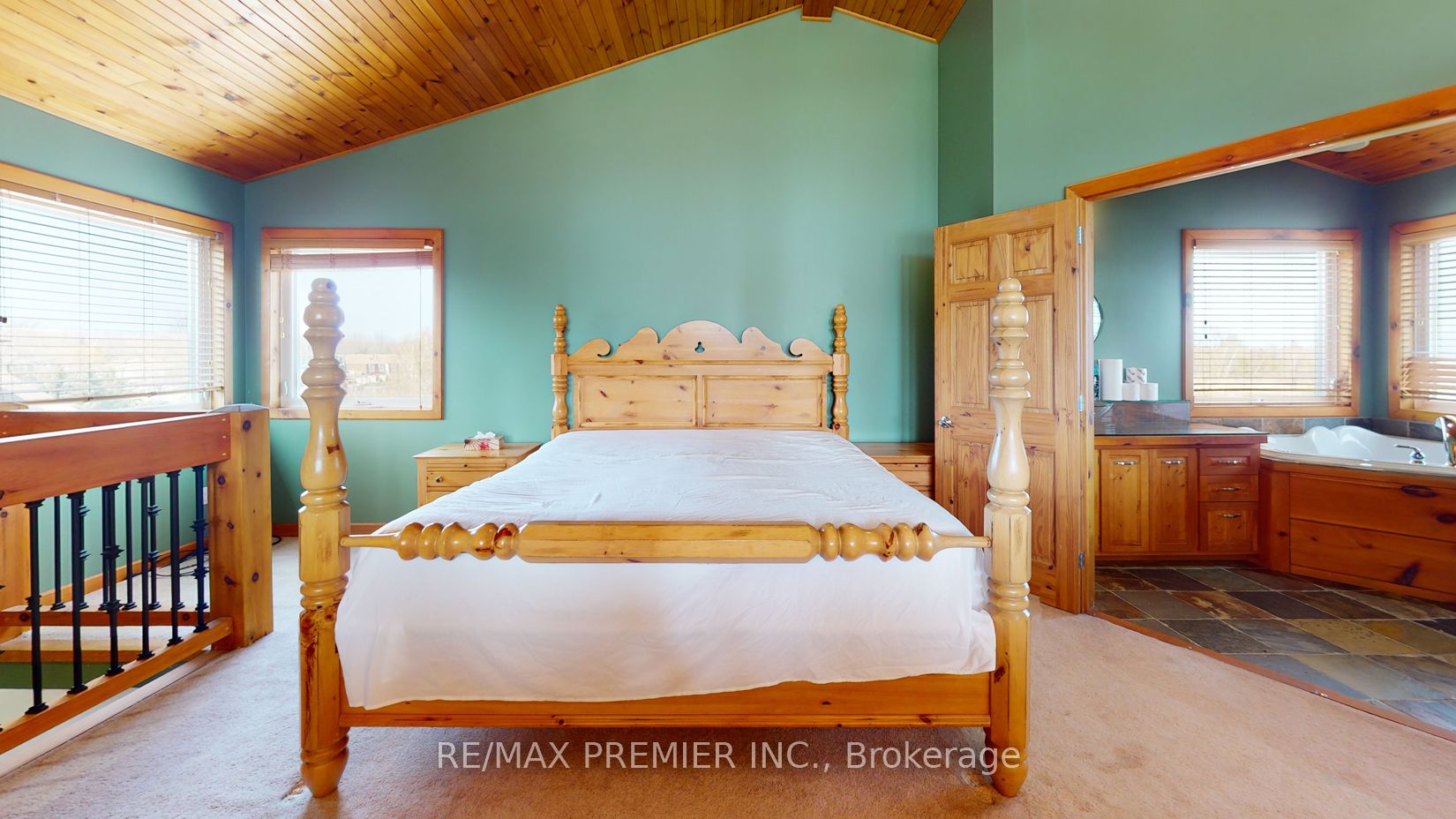 31 Paradise Boulevard Property Photo 7