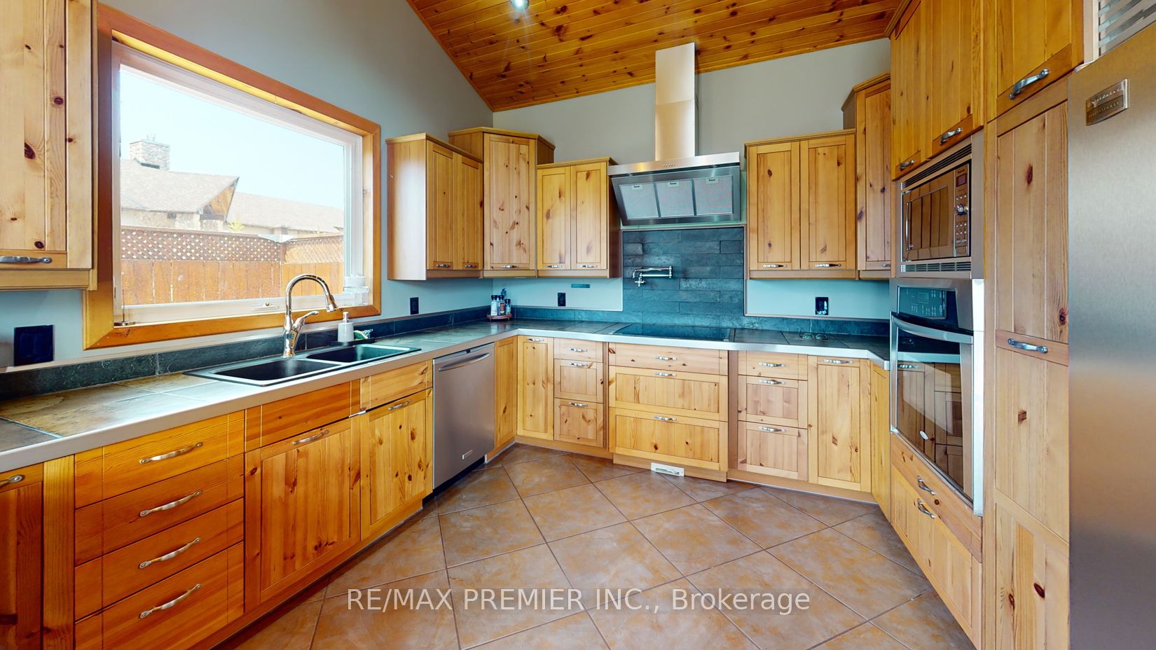 31 Paradise Boulevard Property Photo 11