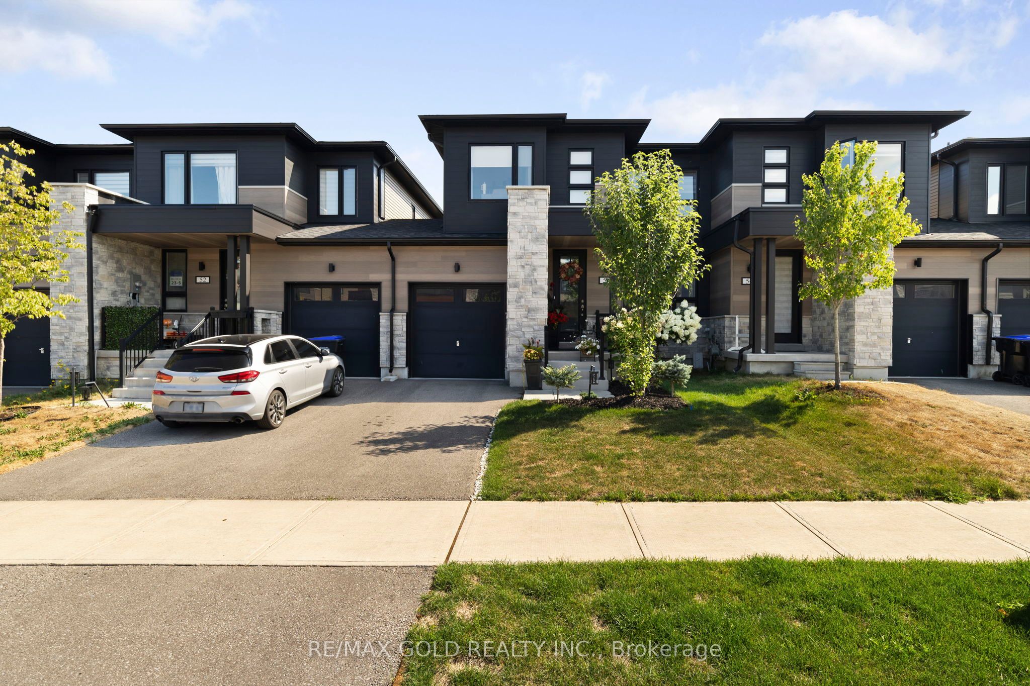 54 Eberhardt Drive Property Photo 3