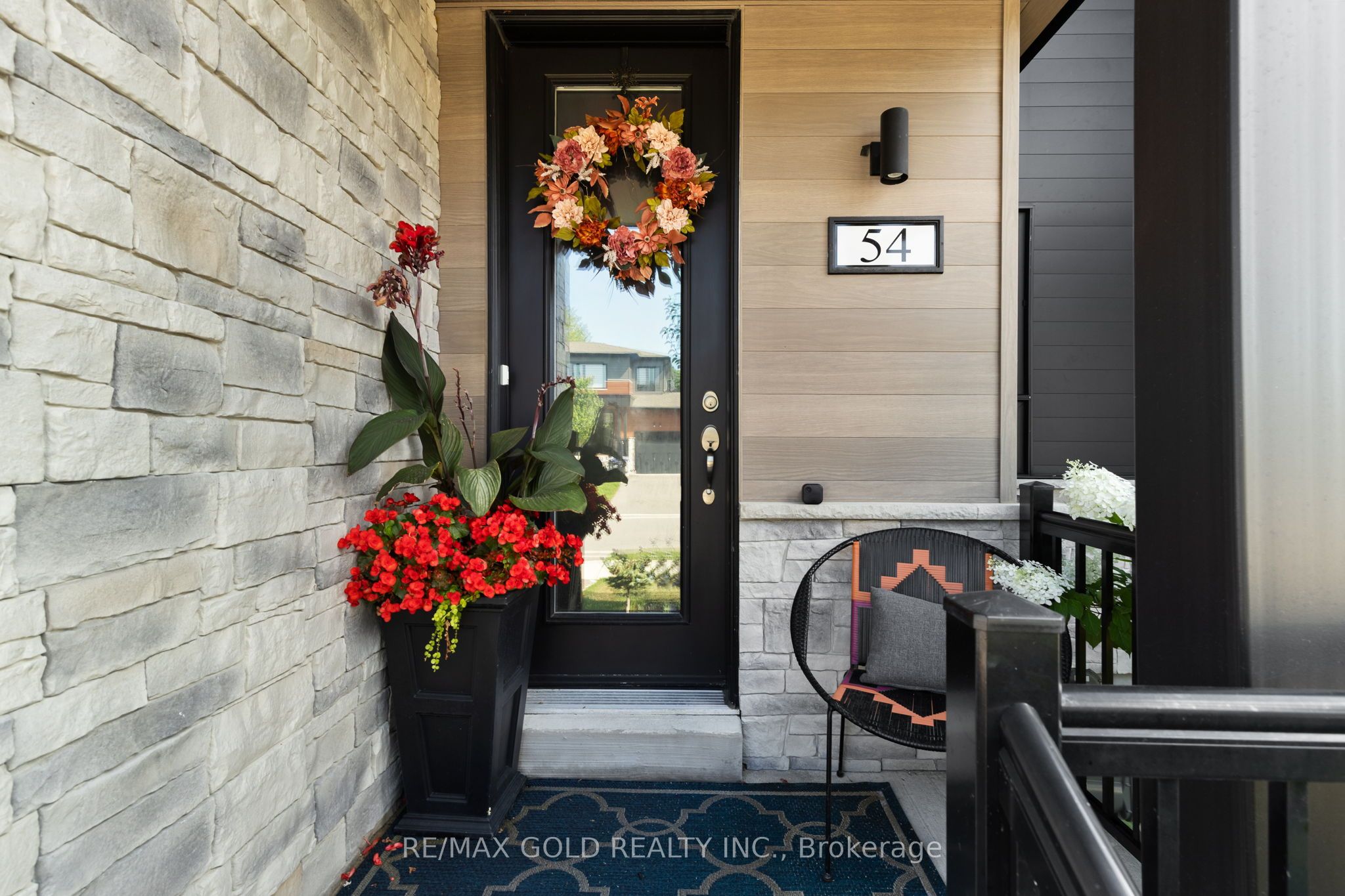 54 Eberhardt Drive Property Photo 4
