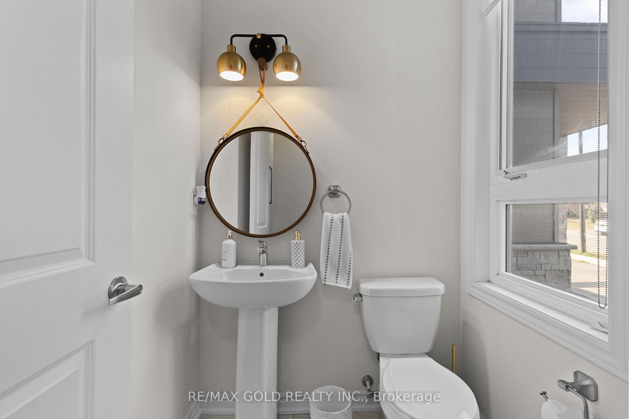 54 Eberhardt Drive Property Photo 8