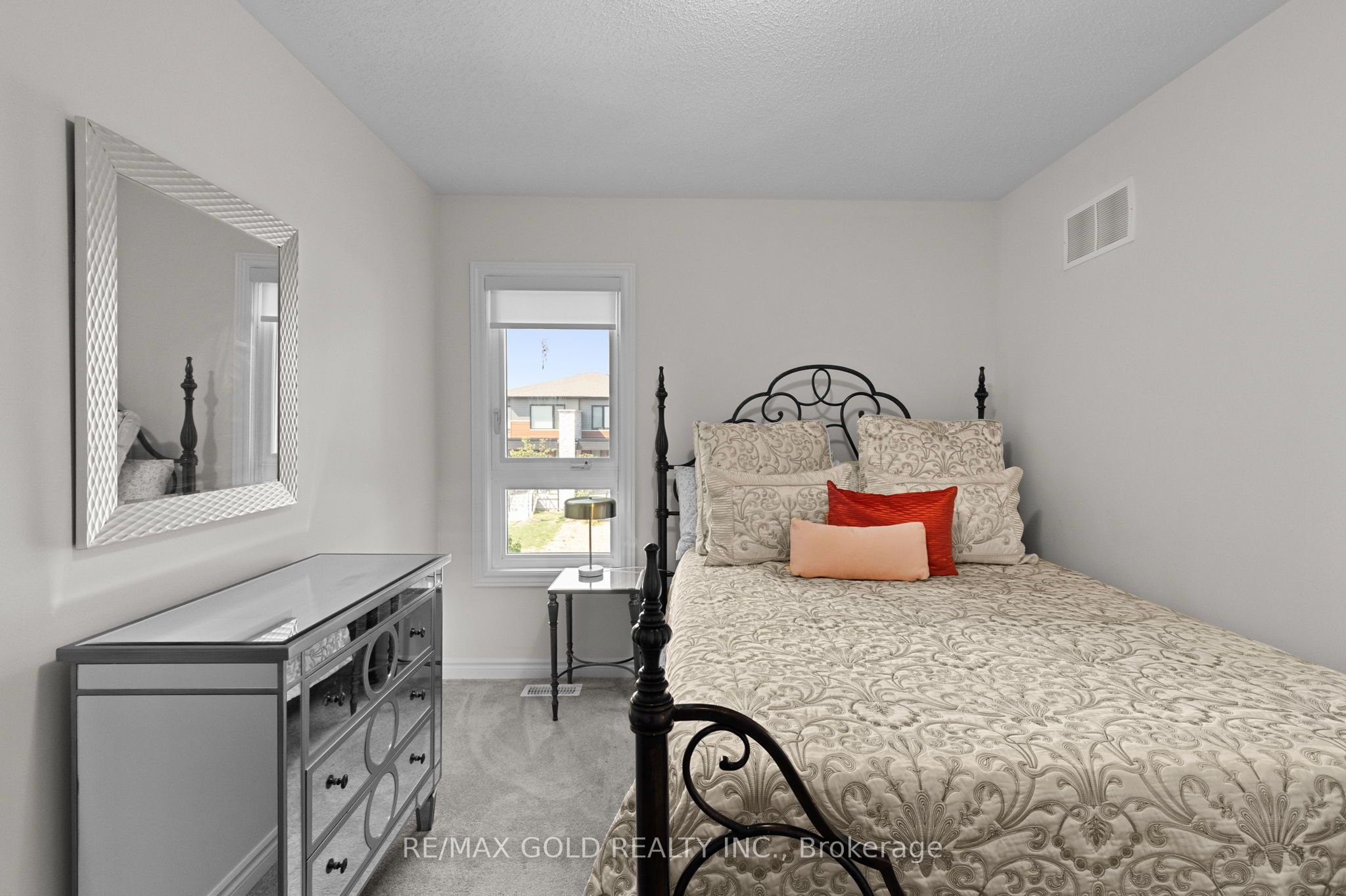 54 Eberhardt Drive Property Photo 32
