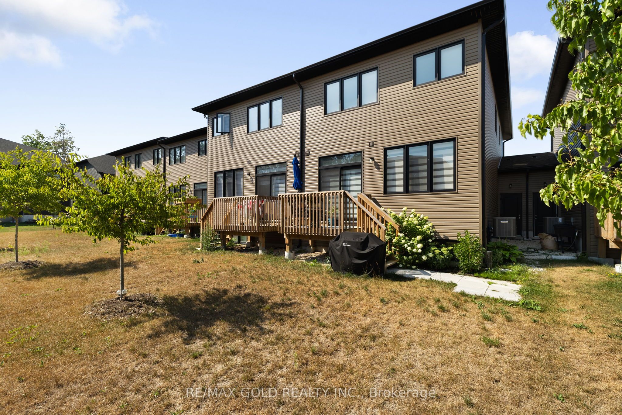 54 Eberhardt Drive Property Photo 36