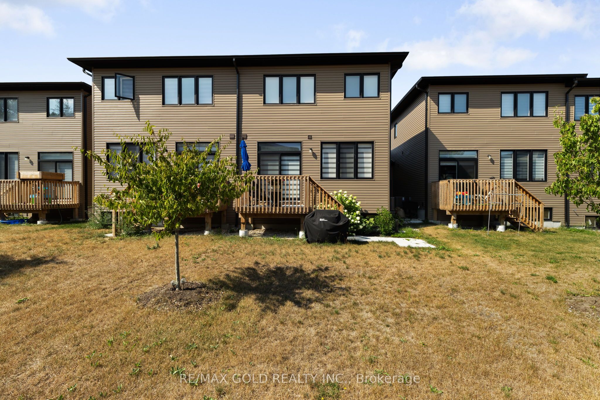 54 Eberhardt Drive Property Photo 37