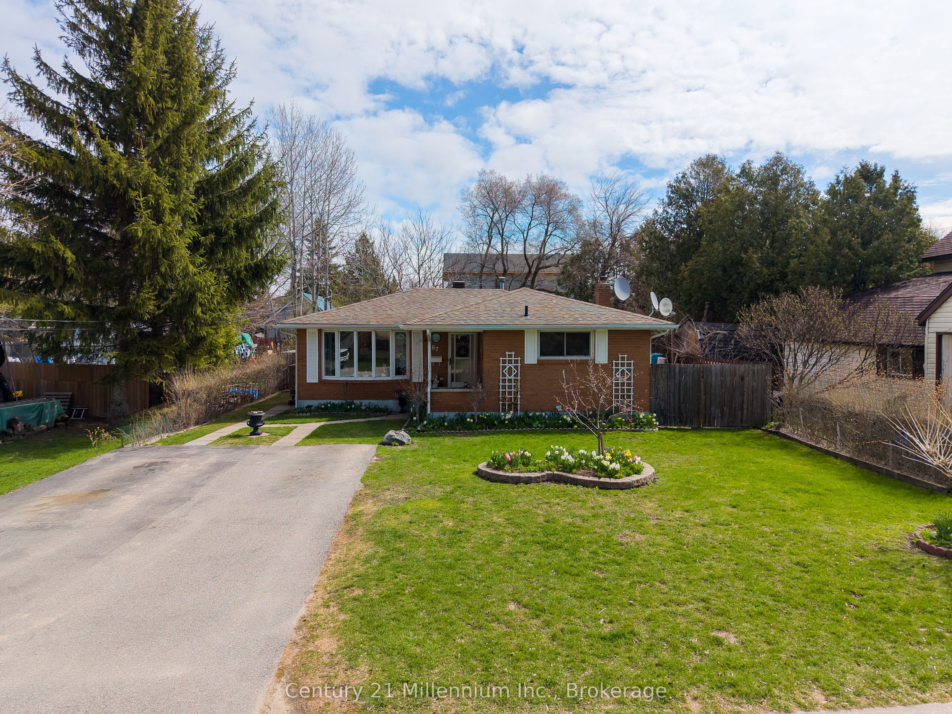 67 East Street E Property Photo 1