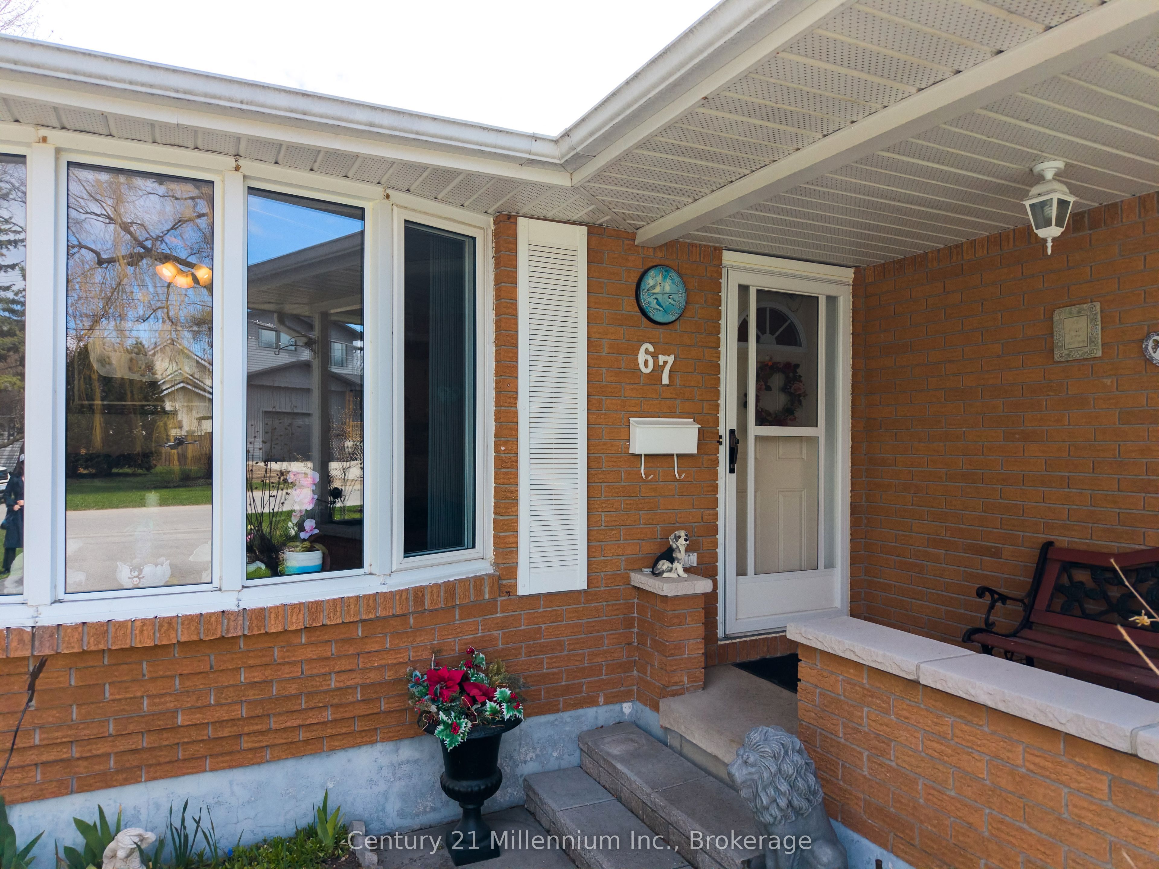 67 East Street E Property Photo 4