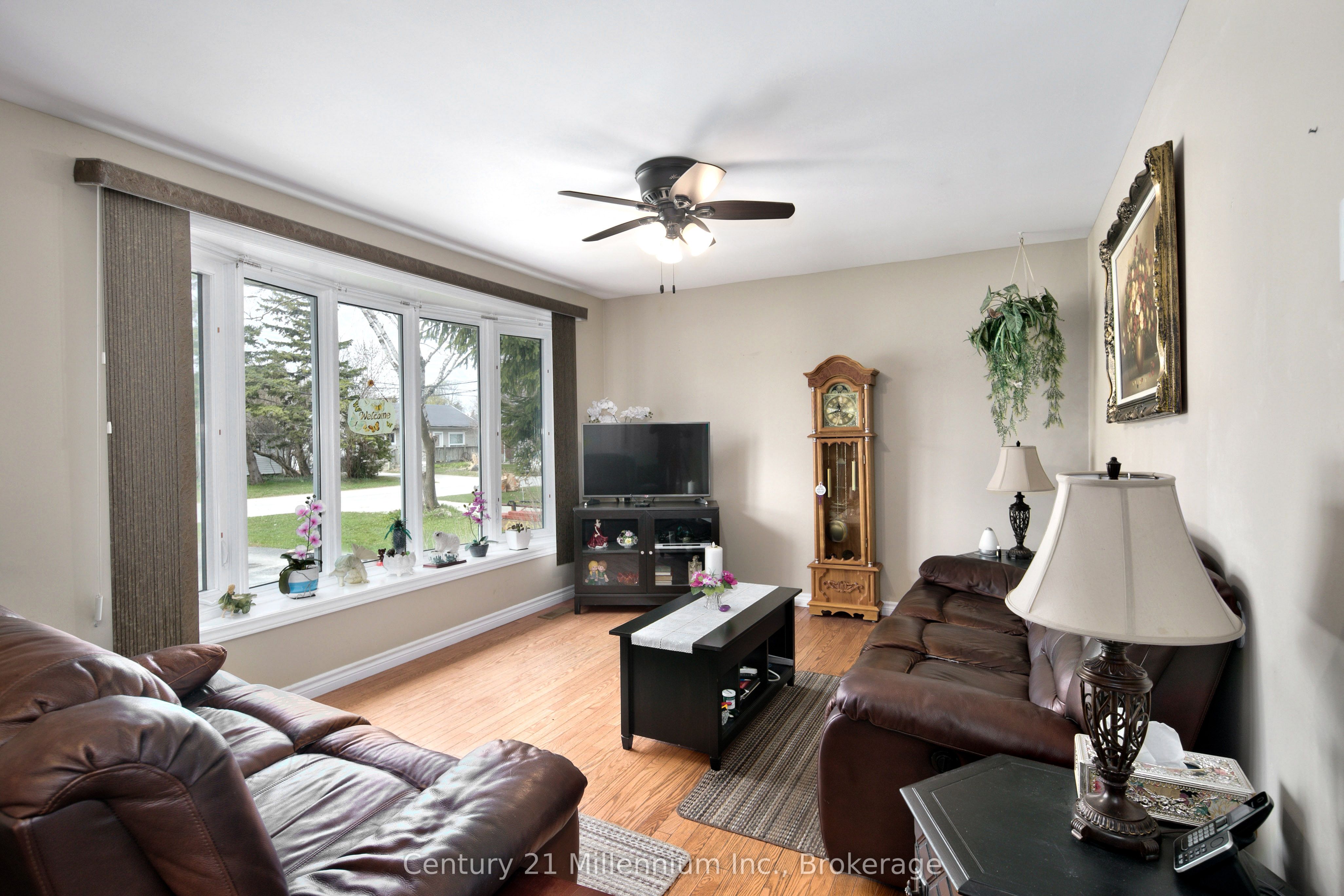 67 East Street E Property Photo 6