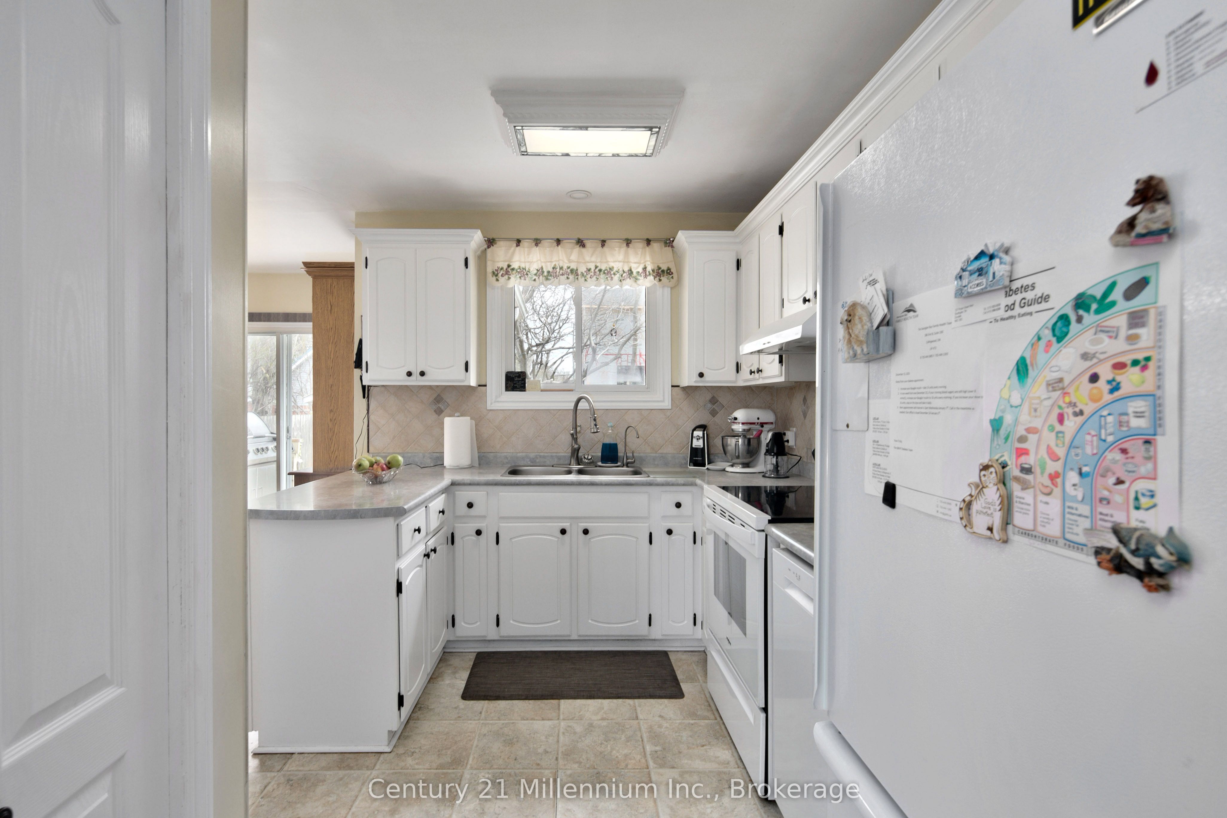 67 East Street E Property Photo 9