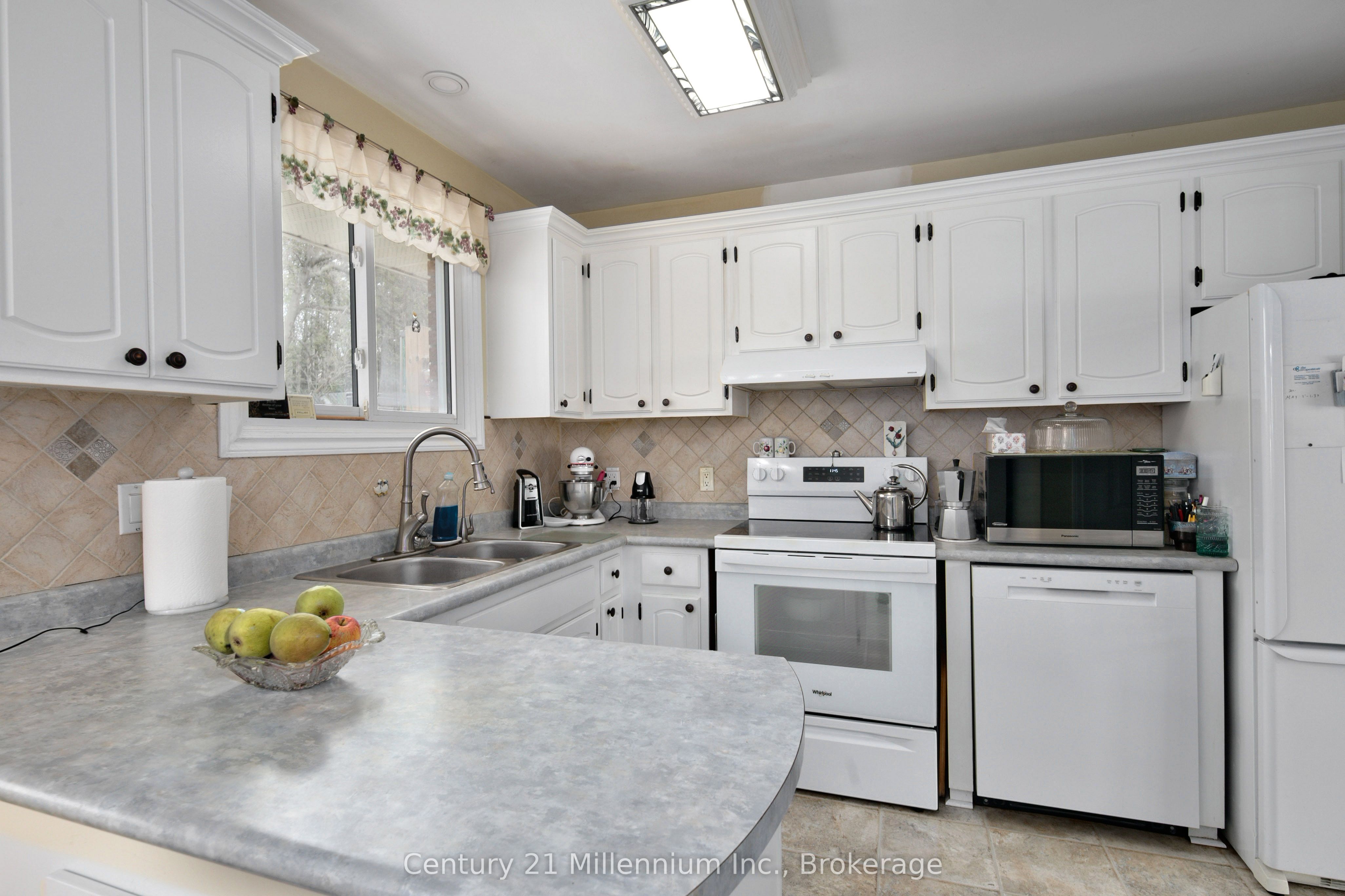67 East Street E Property Photo 10