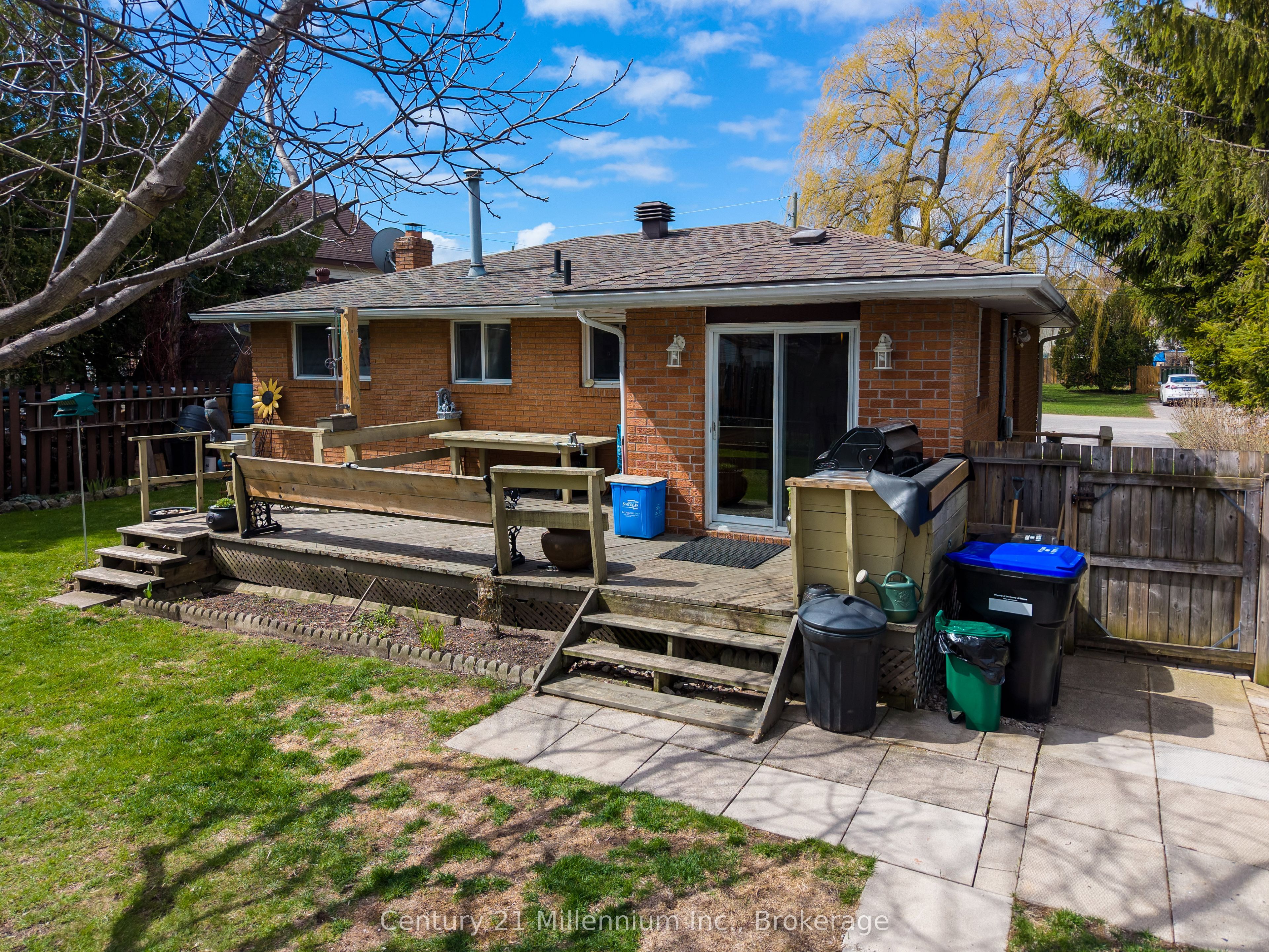 67 East Street E Property Photo 14