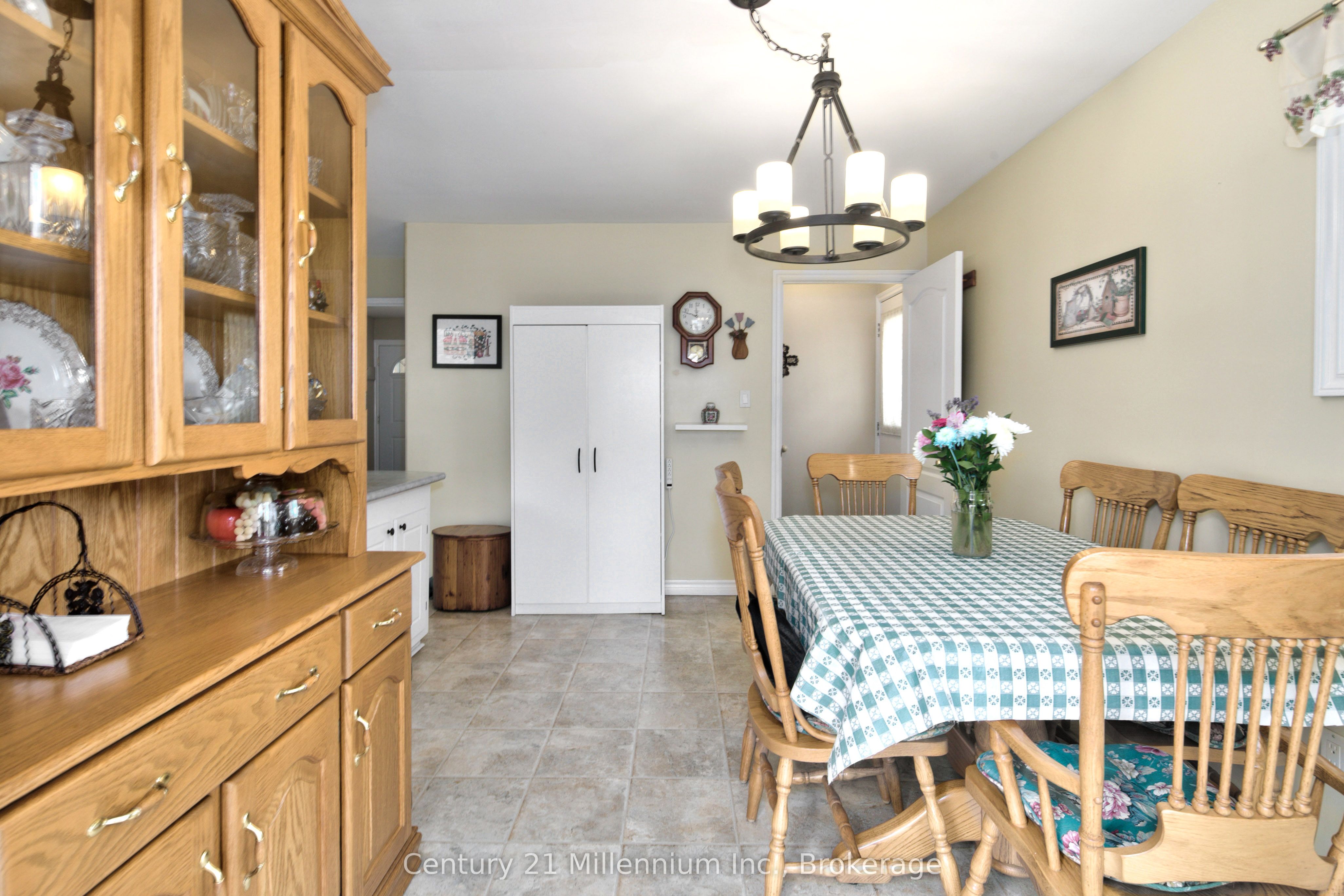 67 East Street E Property Photo 22